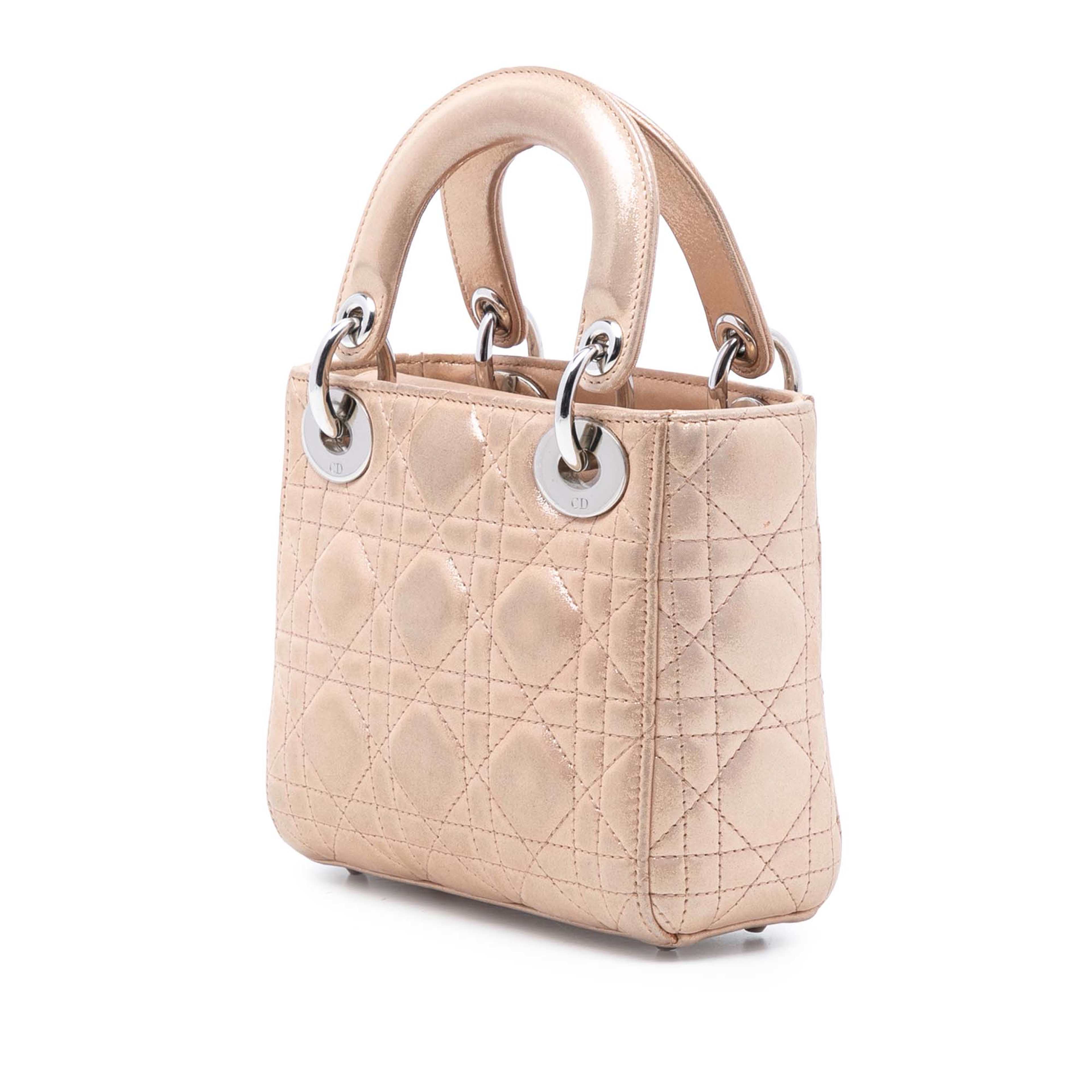 Dior Mini Iridescent Lambskin Cannage Lady Dior, från Luxclusif, i färgen beige. Klicka för att öppna bilden i stort format