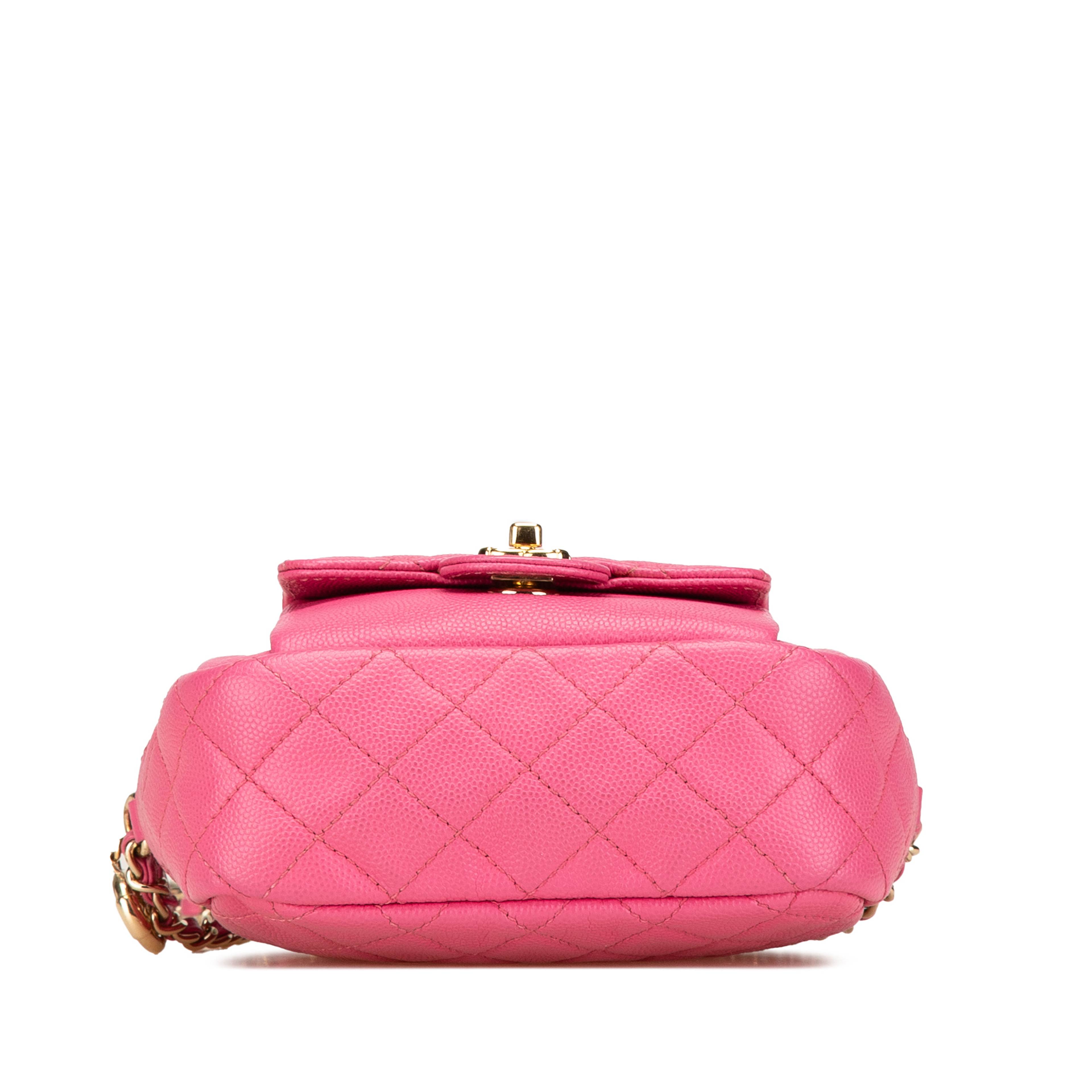Chanel Quilted Caviar Cc Day Camera Bag, från Luxclusif, i färgen pink. Klicka för att öppna bilden i stort format