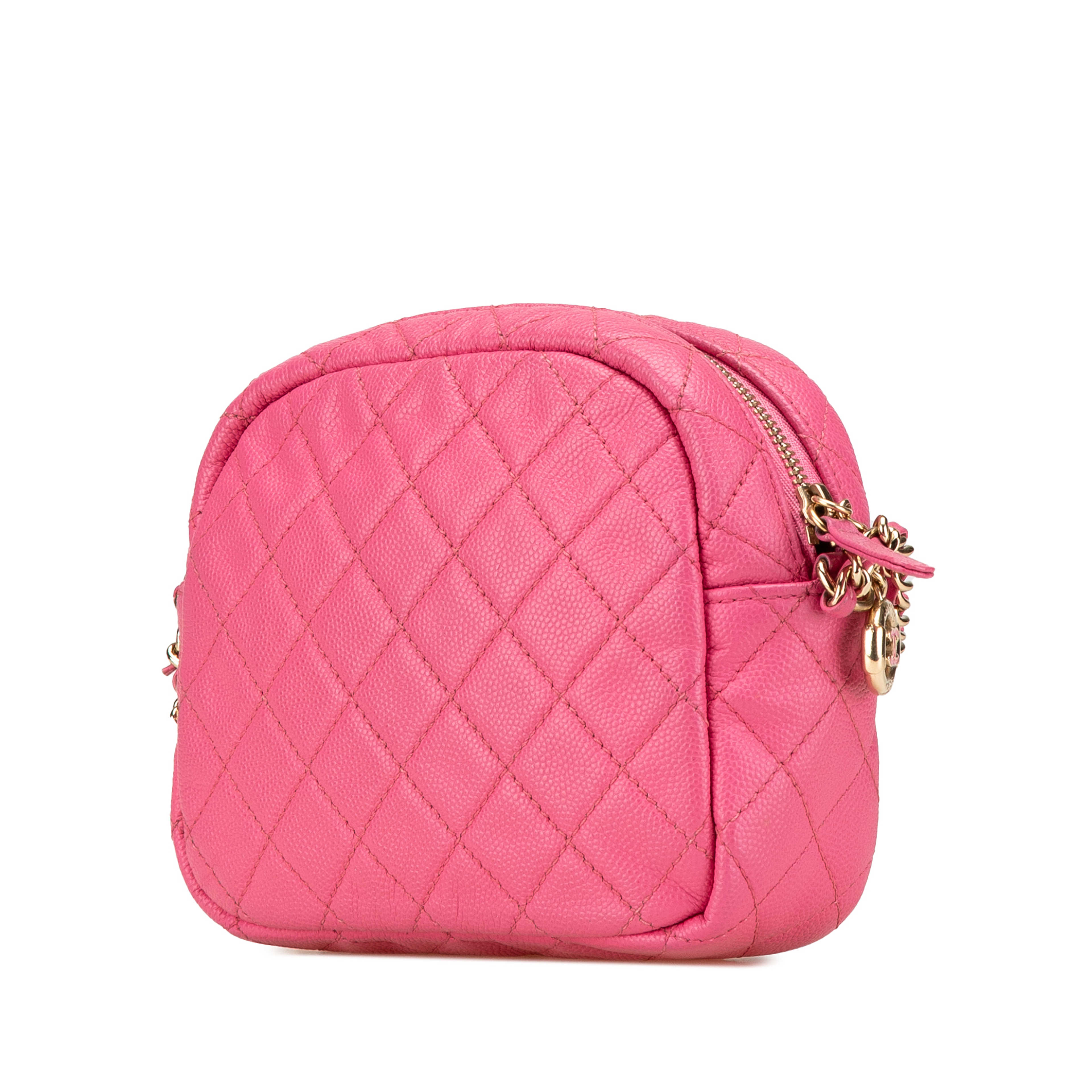 Chanel Quilted Caviar Cc Day Camera Bag, från Luxclusif, i färgen pink. Klicka för att öppna bilden i stort format
