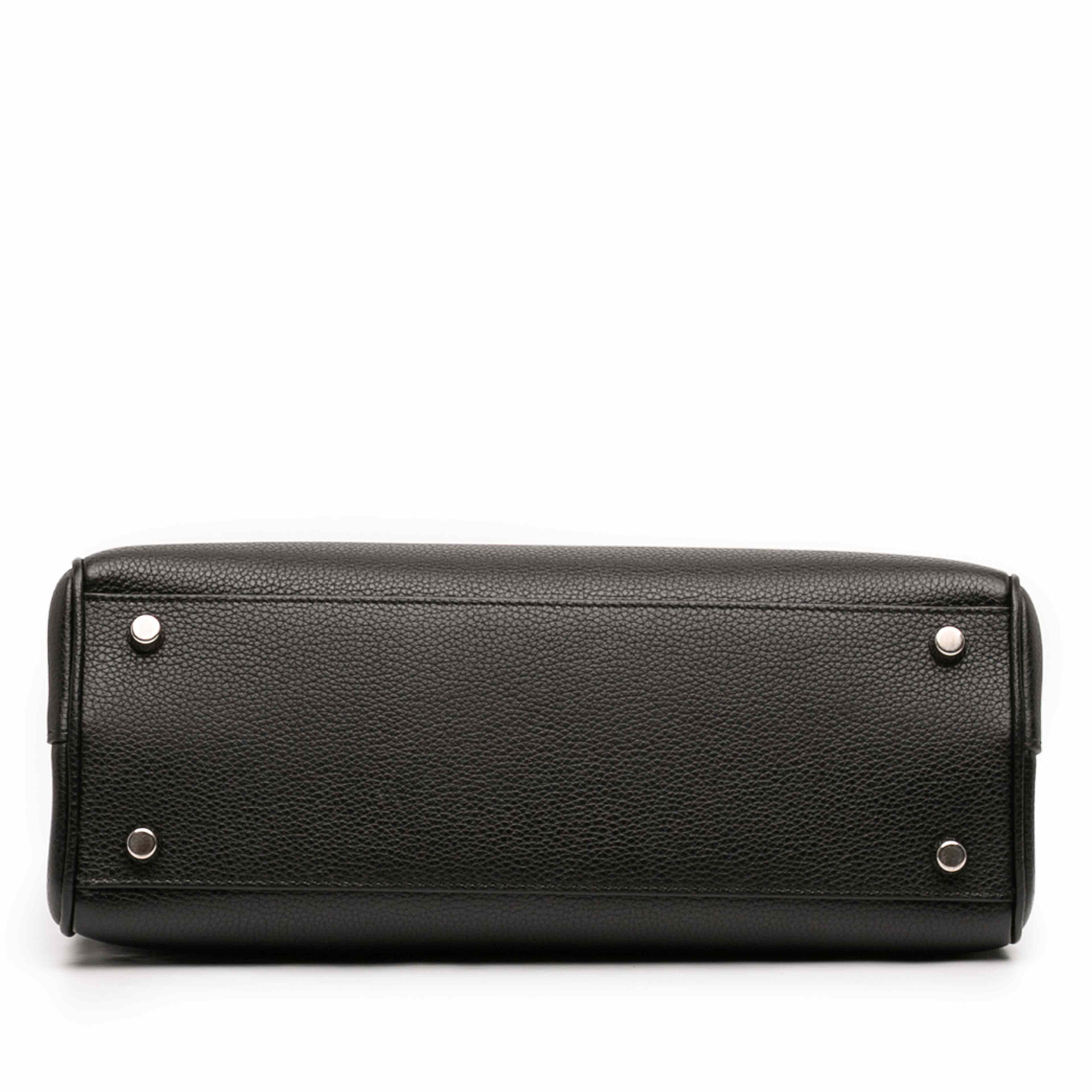 Gucci Small Grained Calfskin Zumi Top Handle Bag, från Luxclusif, i färgen svart. Klicka för att öppna bilden i stort format
