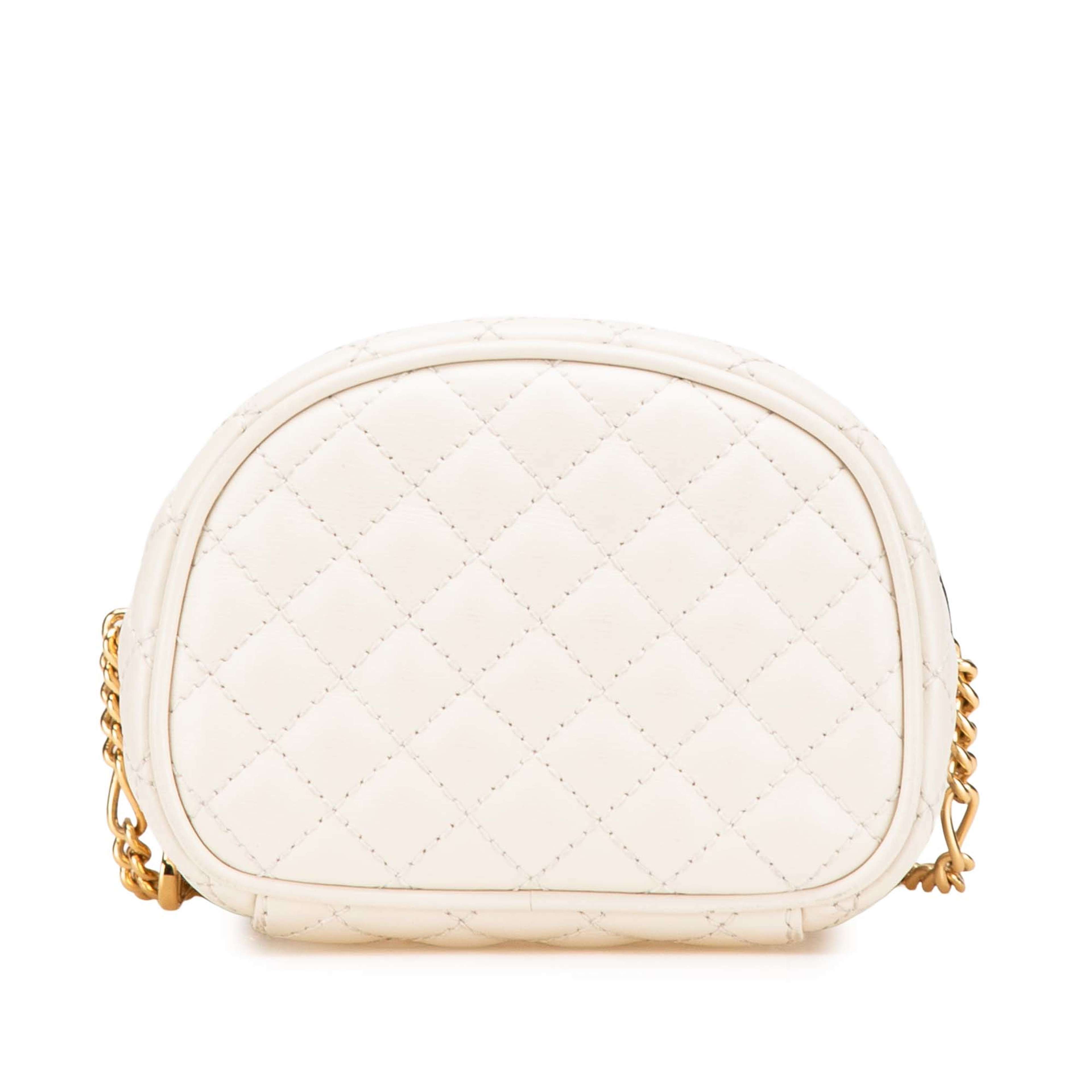 Gucci Calfskin Trapuntata Zumi Convertible Bag, från Luxclusif, i färgen white. Klicka för att öppna bilden i stort format