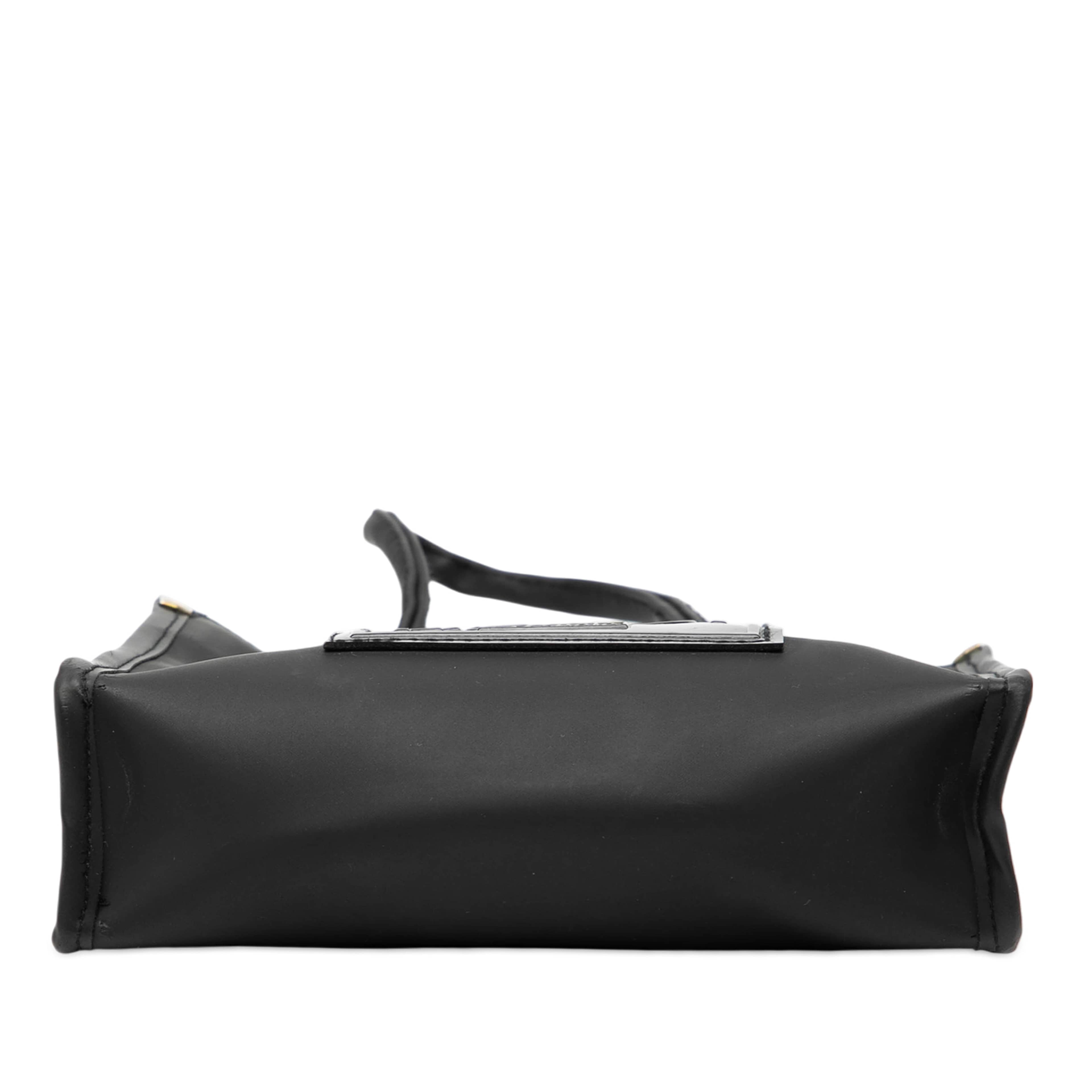Fendi Mini Rubber Ff Logo Shopper Tote, från Luxclusif, i färgen black. Klicka för att öppna bilden i stort format