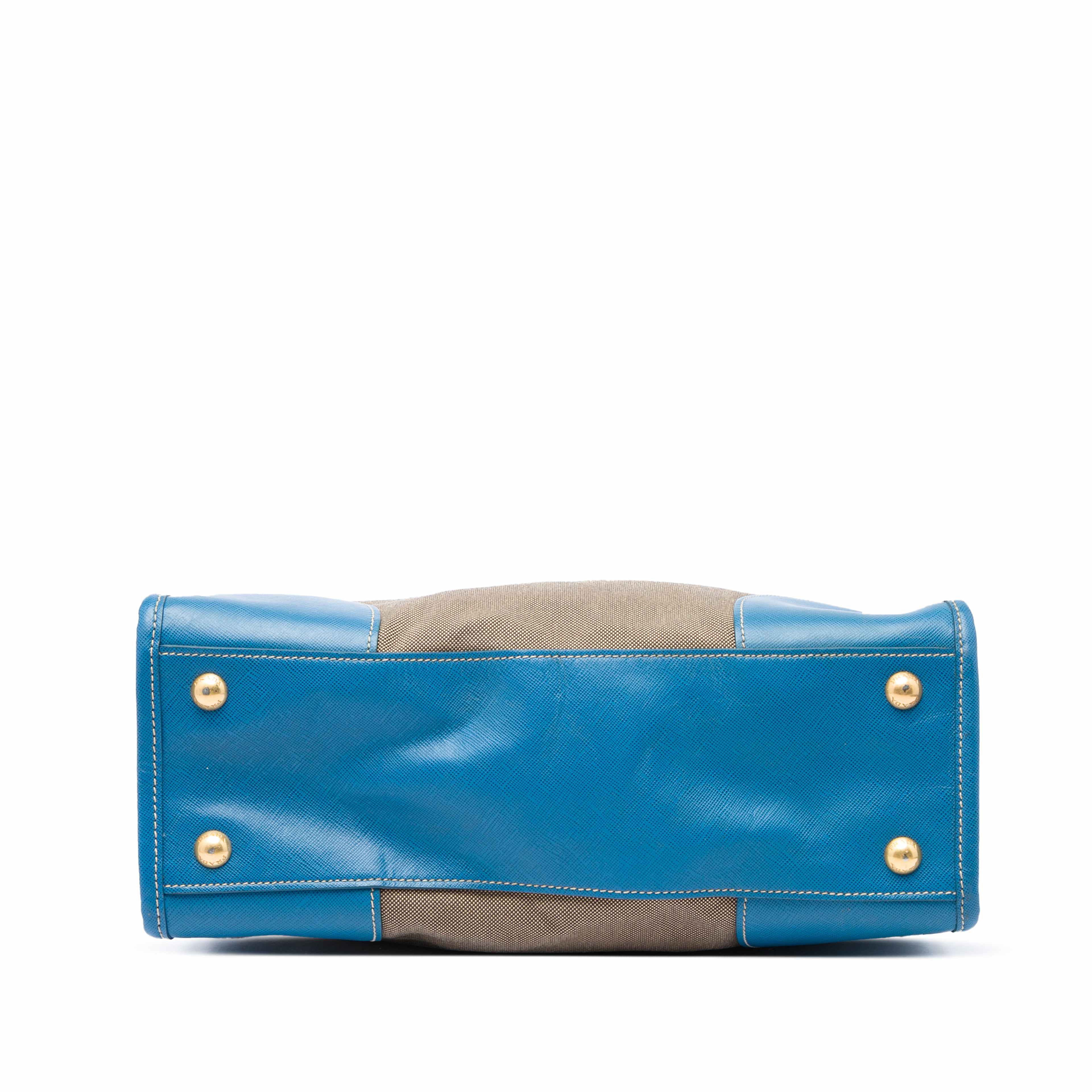 Prada Saffiano Trimmed Canvas Canapa Logo Double Zip Satchel, från Luxclusif, i färgen brun. Klicka för att öppna bilden i stort format