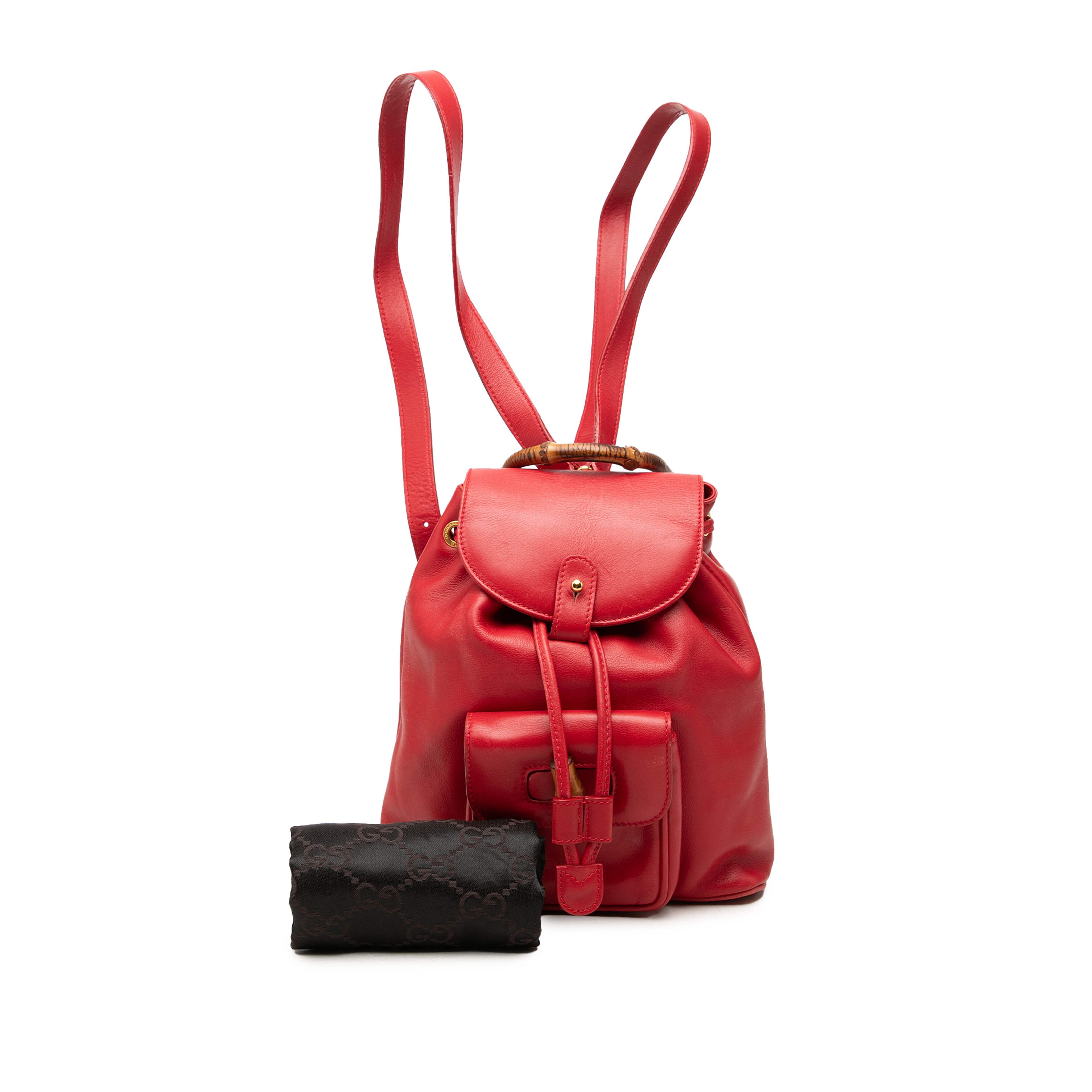 Gucci Calfskin Bamboo Drawstring Backpack, från Luxclusif, i färgen röd. Klicka för att öppna bilden i stort format