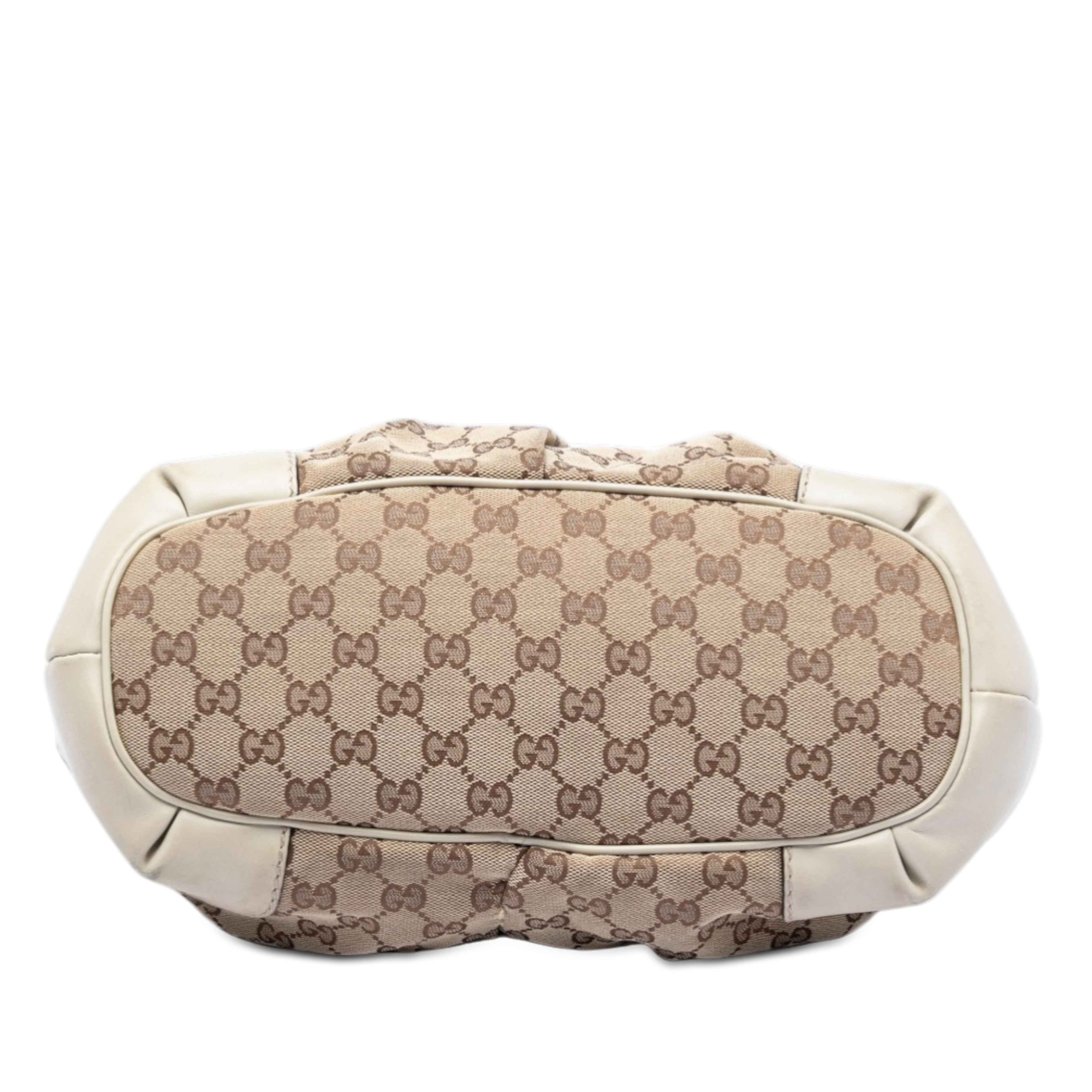 Gucci Gg Canvas Sukey Satchel, från Luxclusif, i färgen beige. Klicka för att öppna bilden i stort format