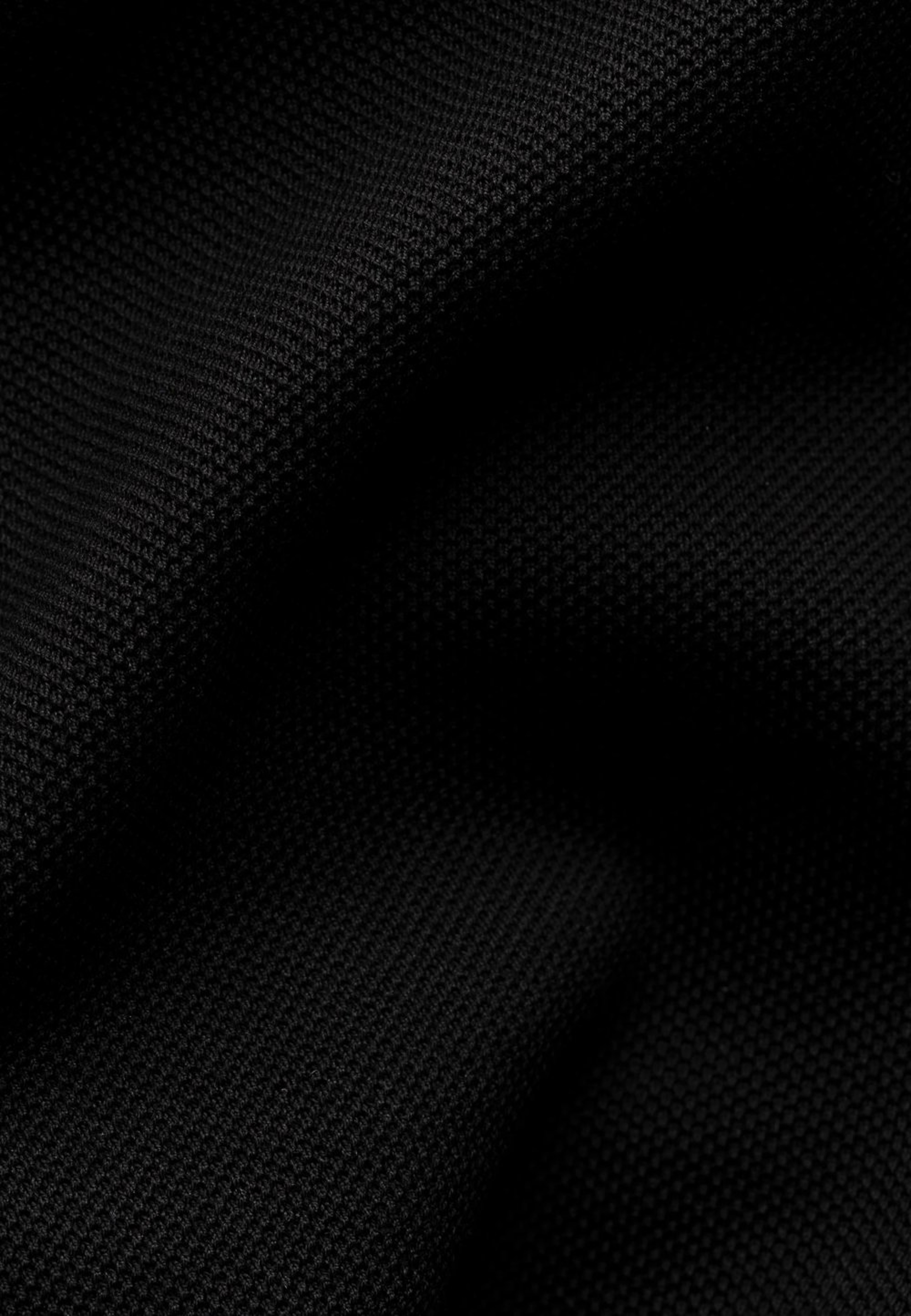 Piqué I Pima-bomull, från Eton, i färgen black. Klicka för att öppna bilden i stort format