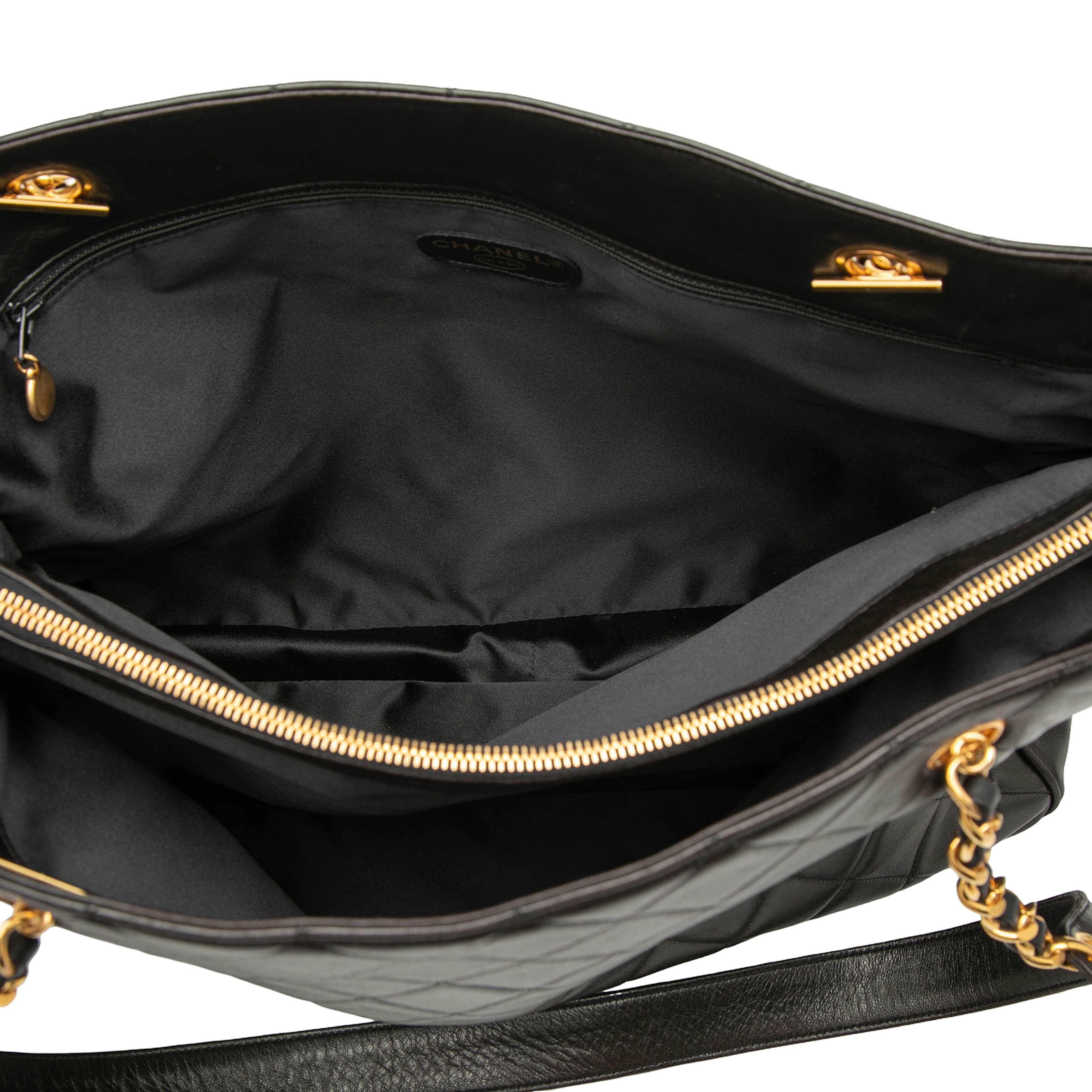 Chanel Cc Quilted Lambskin Tote, från Luxclusif, i färgen black. Klicka för att öppna bilden i stort format