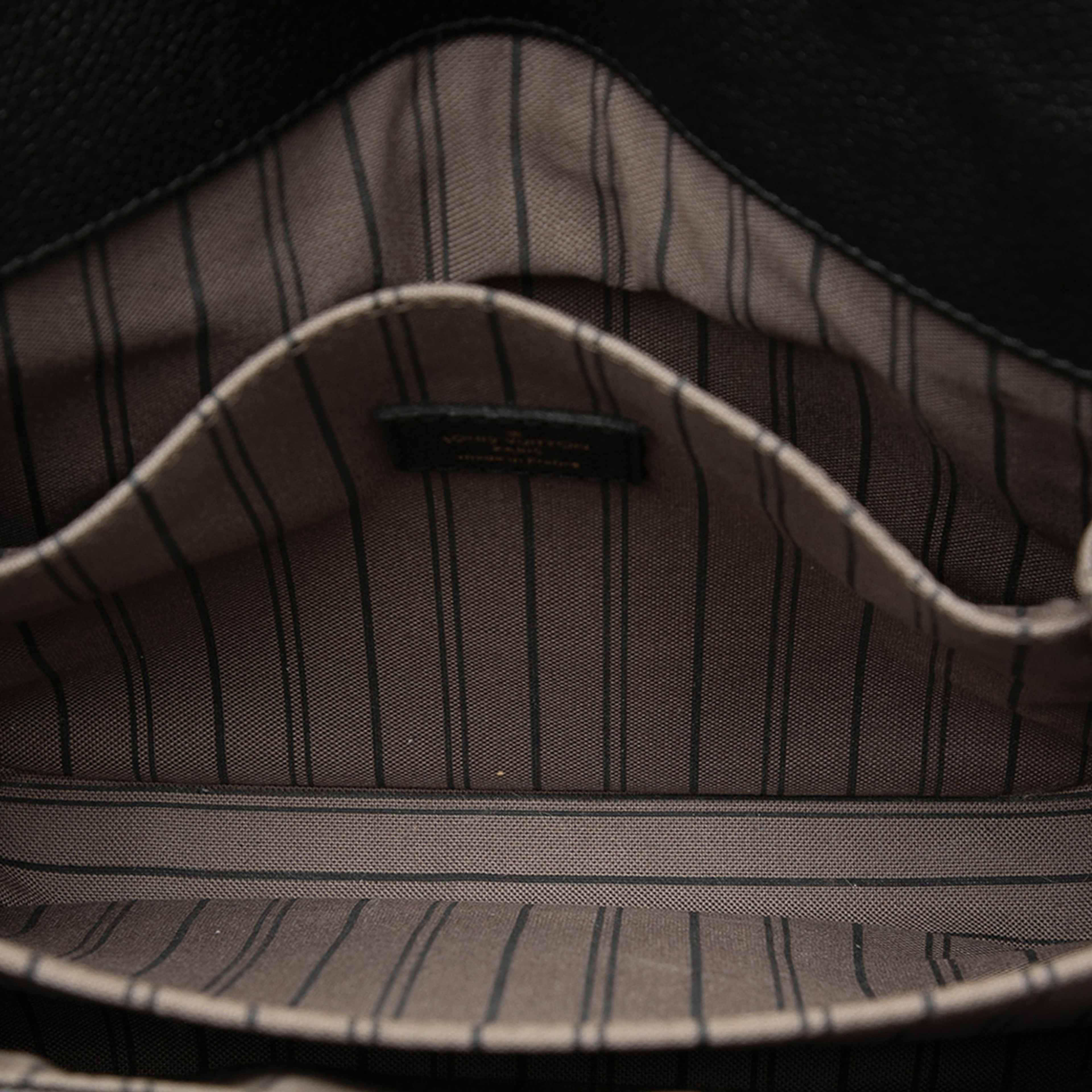 Louis Vuitton Monogram Empreinte Pochette Metis, från Luxclusif, i färgen black. Klicka för att öppna bilden i stort format