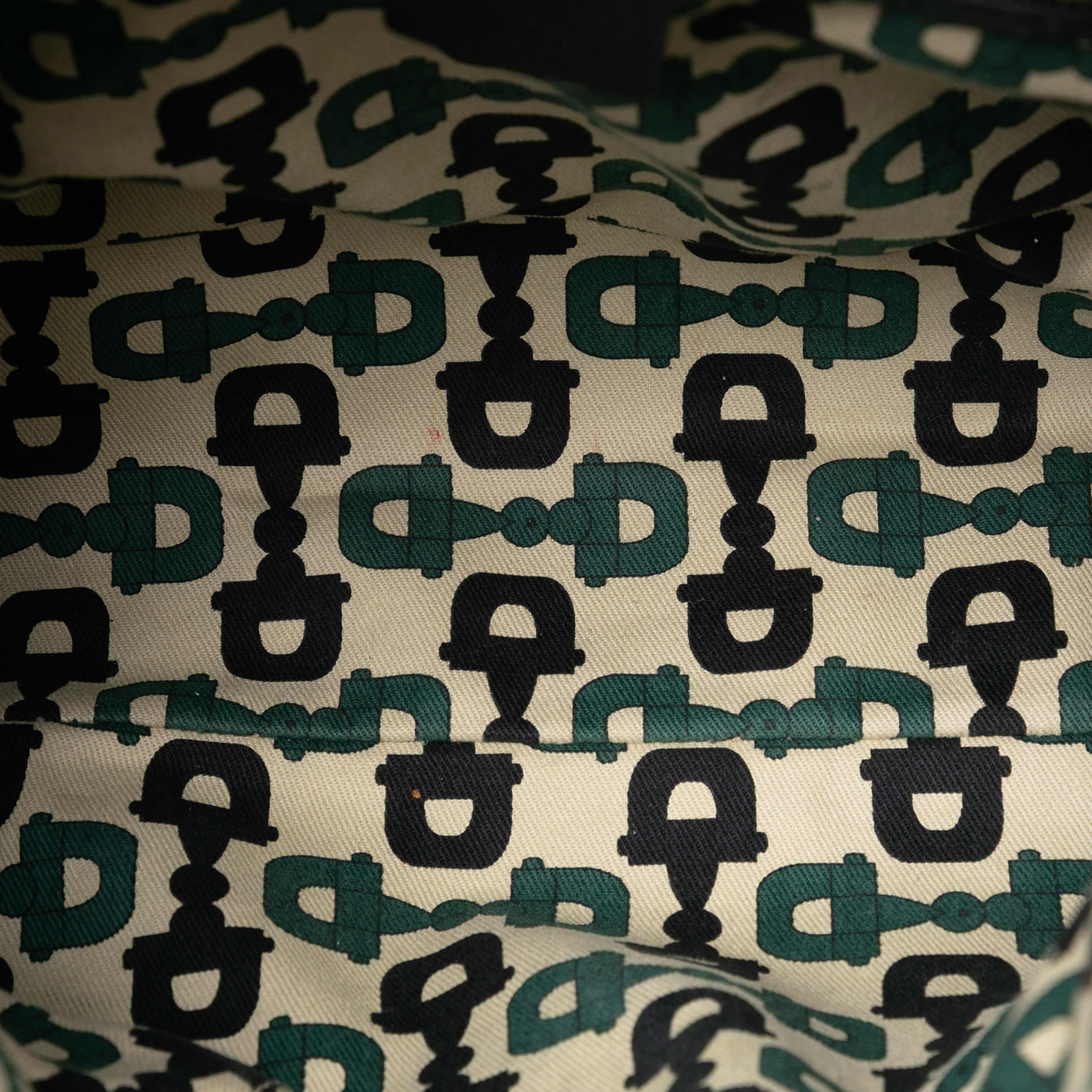 Gucci Medium Pebbled Calfskin Guccissima Trim Signoria Shoulder Bag, från Luxclusif, i färgen black. Klicka för att öppna bilden i stort format