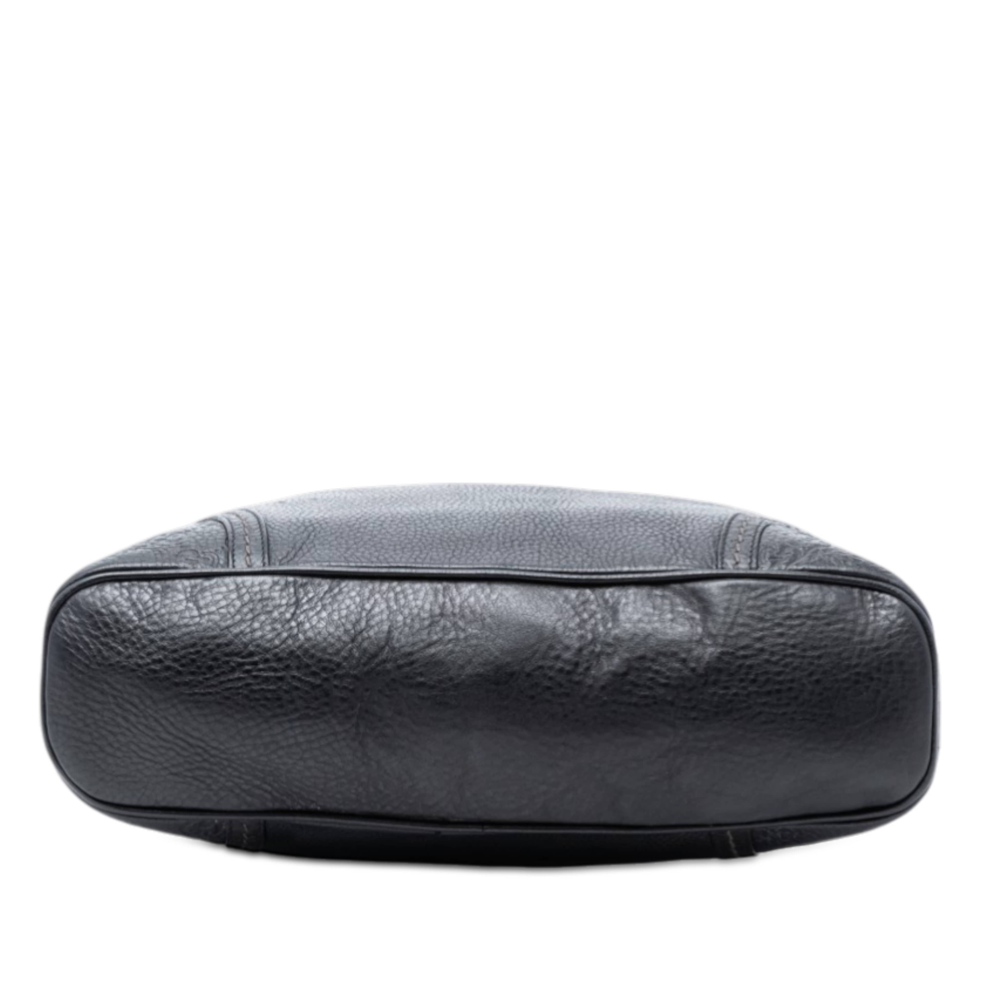 Gucci Medium Pebbled Calfskin Guccissima Trim Signoria Shoulder Bag, från Luxclusif, i färgen svart. Klicka för att öppna bilden i stort format