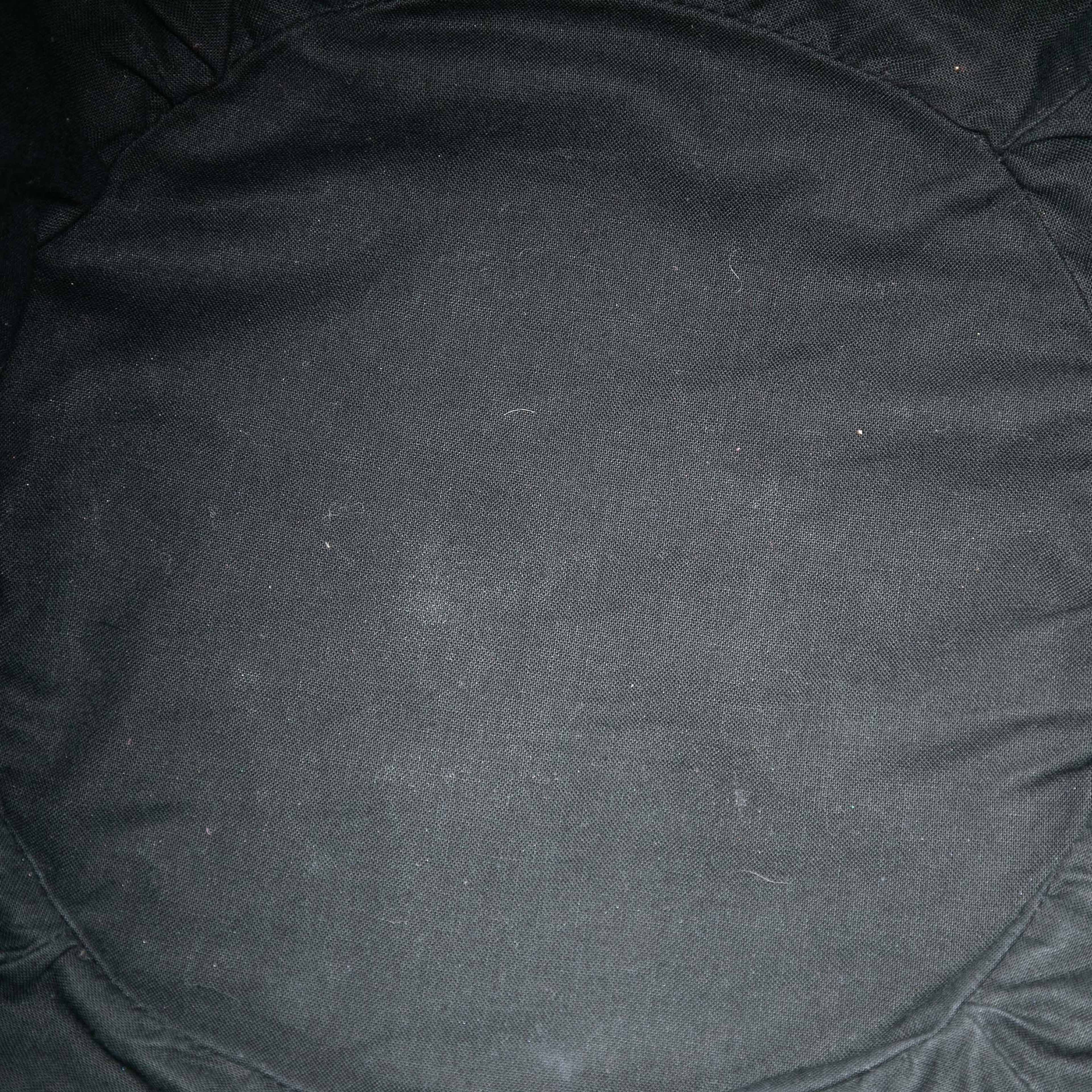 Balenciaga Lambskin Motocross Giant Brogues Pompon Bucket Bag, från Luxclusif, i färgen pink. Klicka för att öppna bilden i stort format