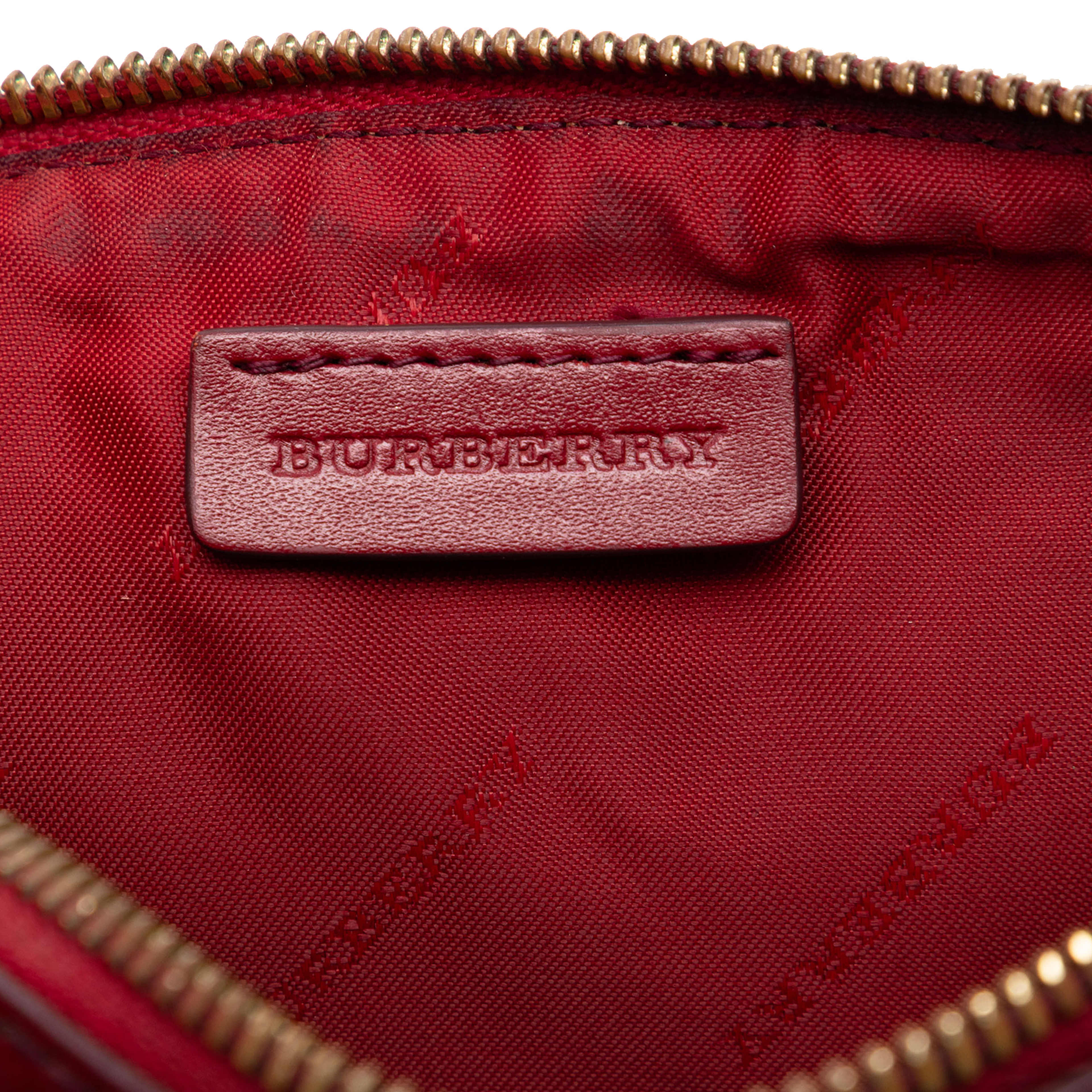 Burberry Haymarket Check Coated Canvas Peyton Crossbody, från Luxclusif, i färgen beige. Klicka för att öppna bilden i stort format
