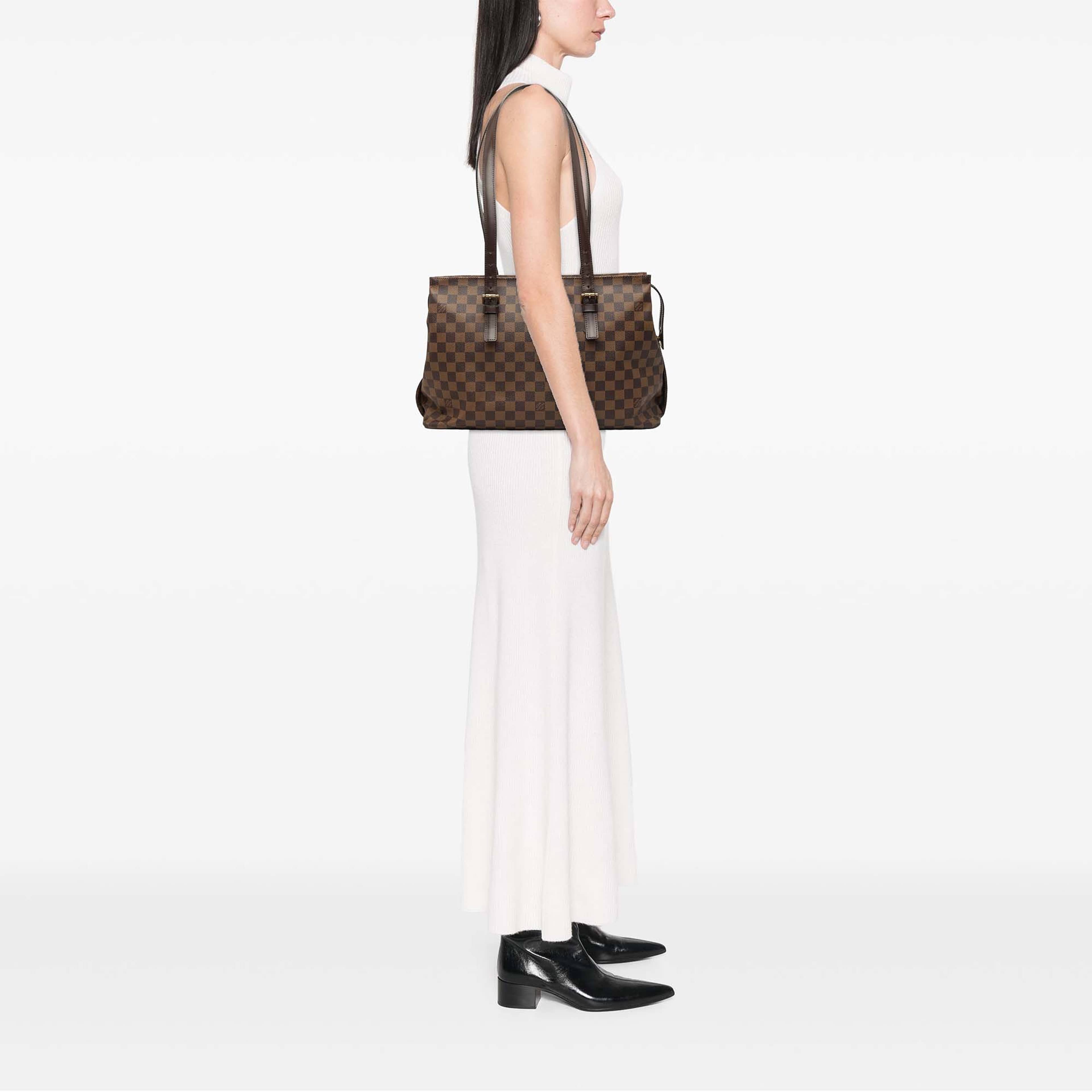 Louis Vuitton Damier Ebene Chelsea, från Luxclusif, i färgen brun. Klicka för att öppna bilden i stort format