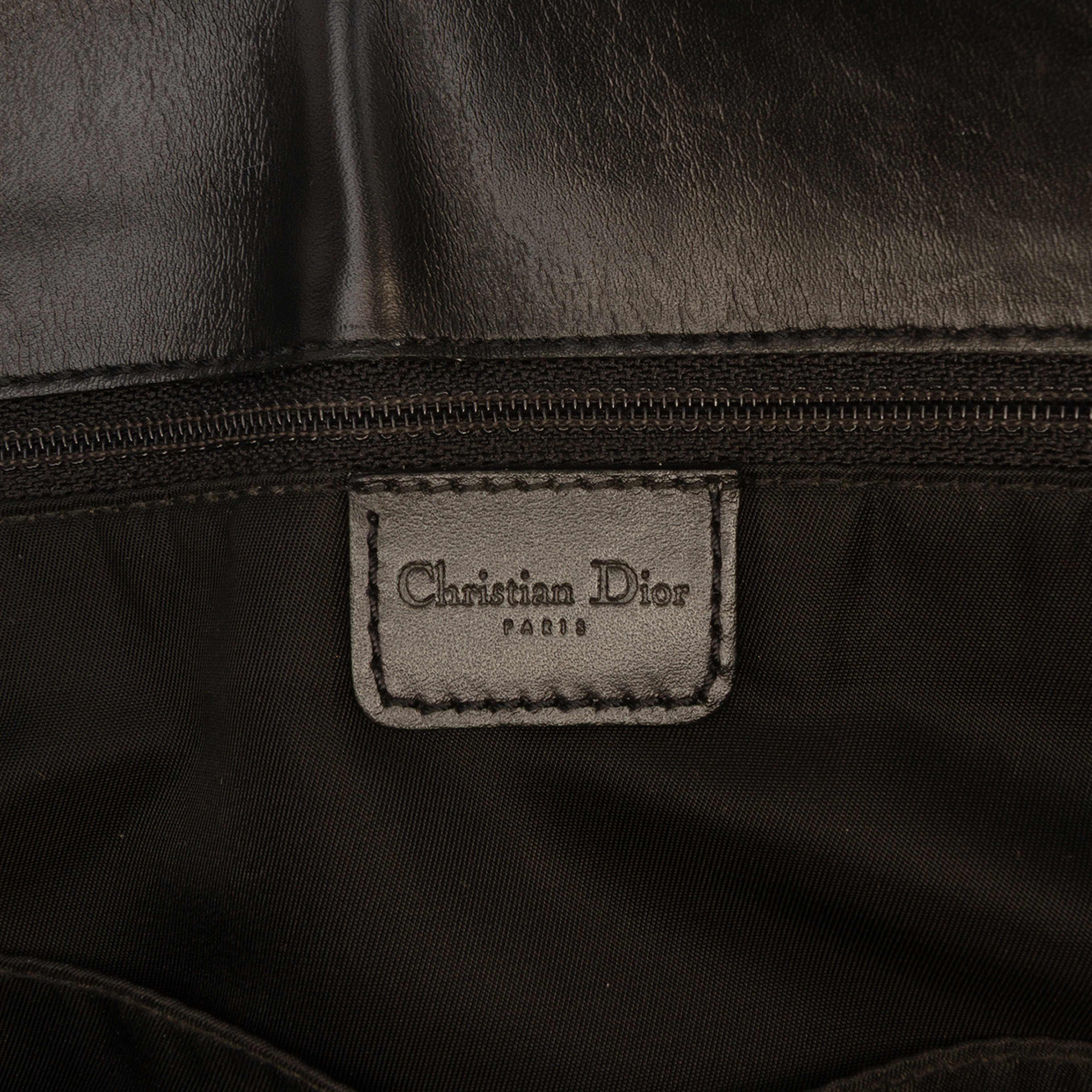 Dior Diorissimo Trotter Canvas Street Chic Columbus Tote, från Luxclusif, i färgen black. Klicka för att öppna bilden i stort format