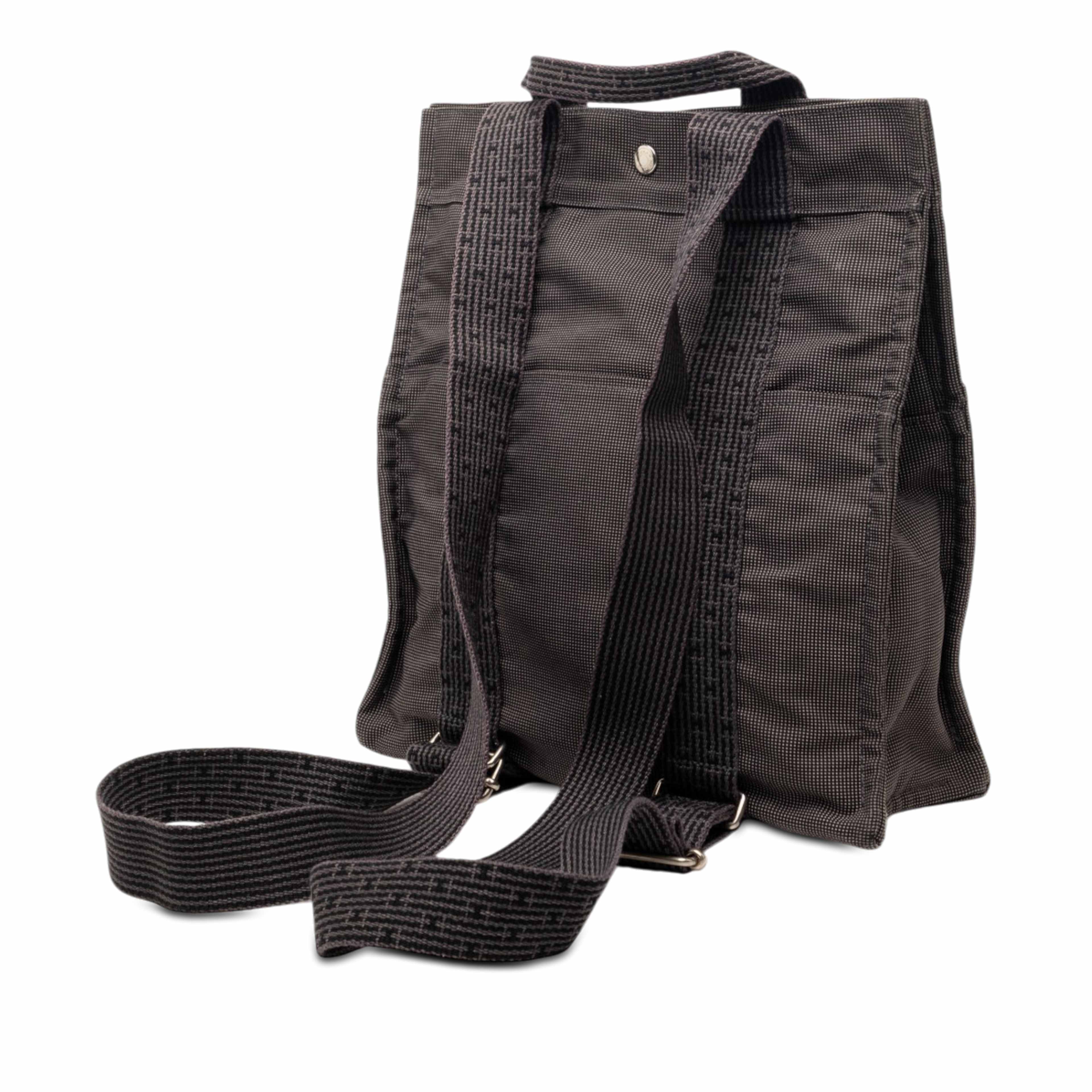 Hermès Canvas Herline Backpack Mm, från Luxclusif, i färgen gray. Klicka för att öppna bilden i stort format