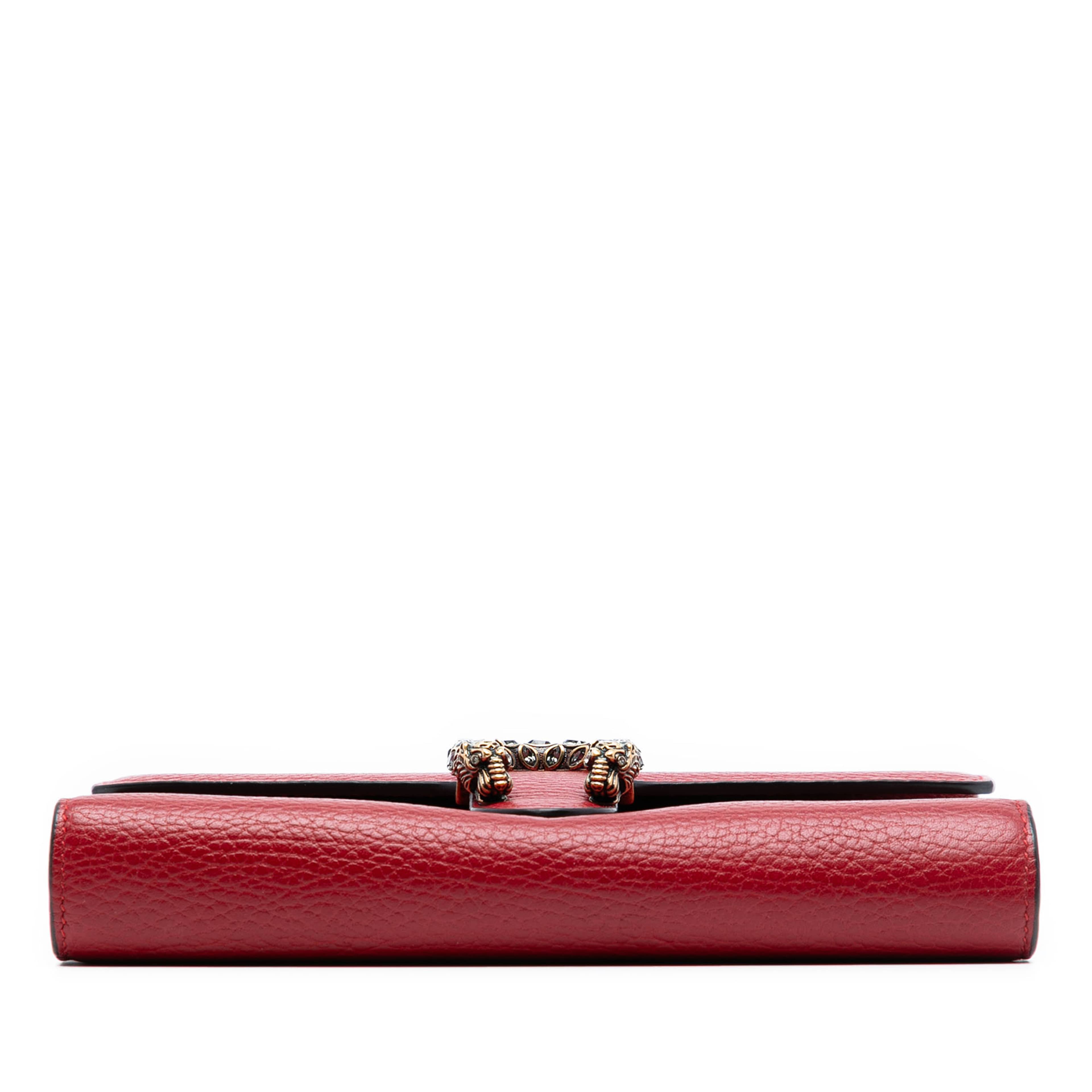 Gucci Leather Dionysus Wallet On Chain, från Luxclusif, i färgen red. Klicka för att öppna bilden i stort format