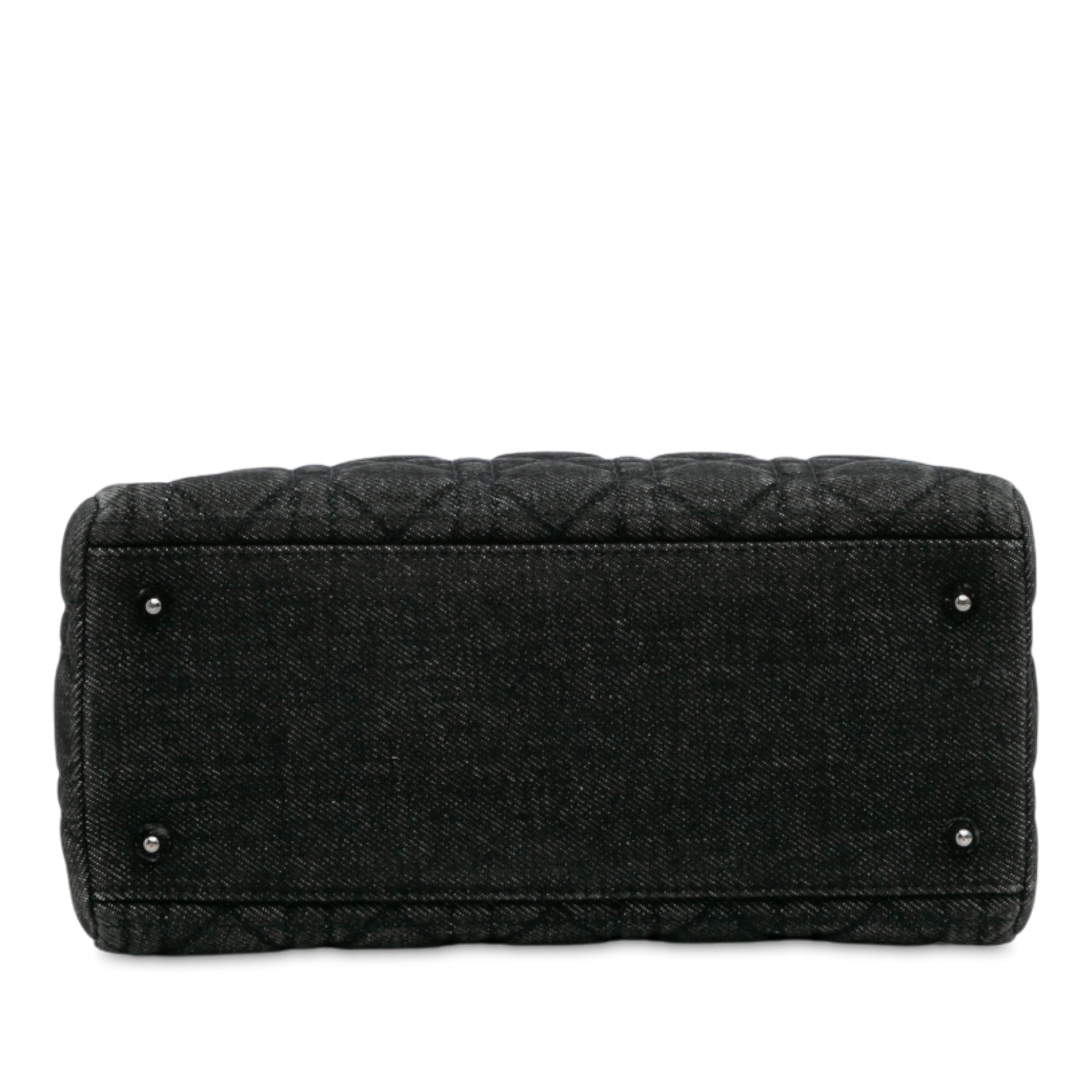 Dior Medium Denim Cannage Lady Dior, från Luxclusif, i färgen black. Klicka för att öppna bilden i stort format