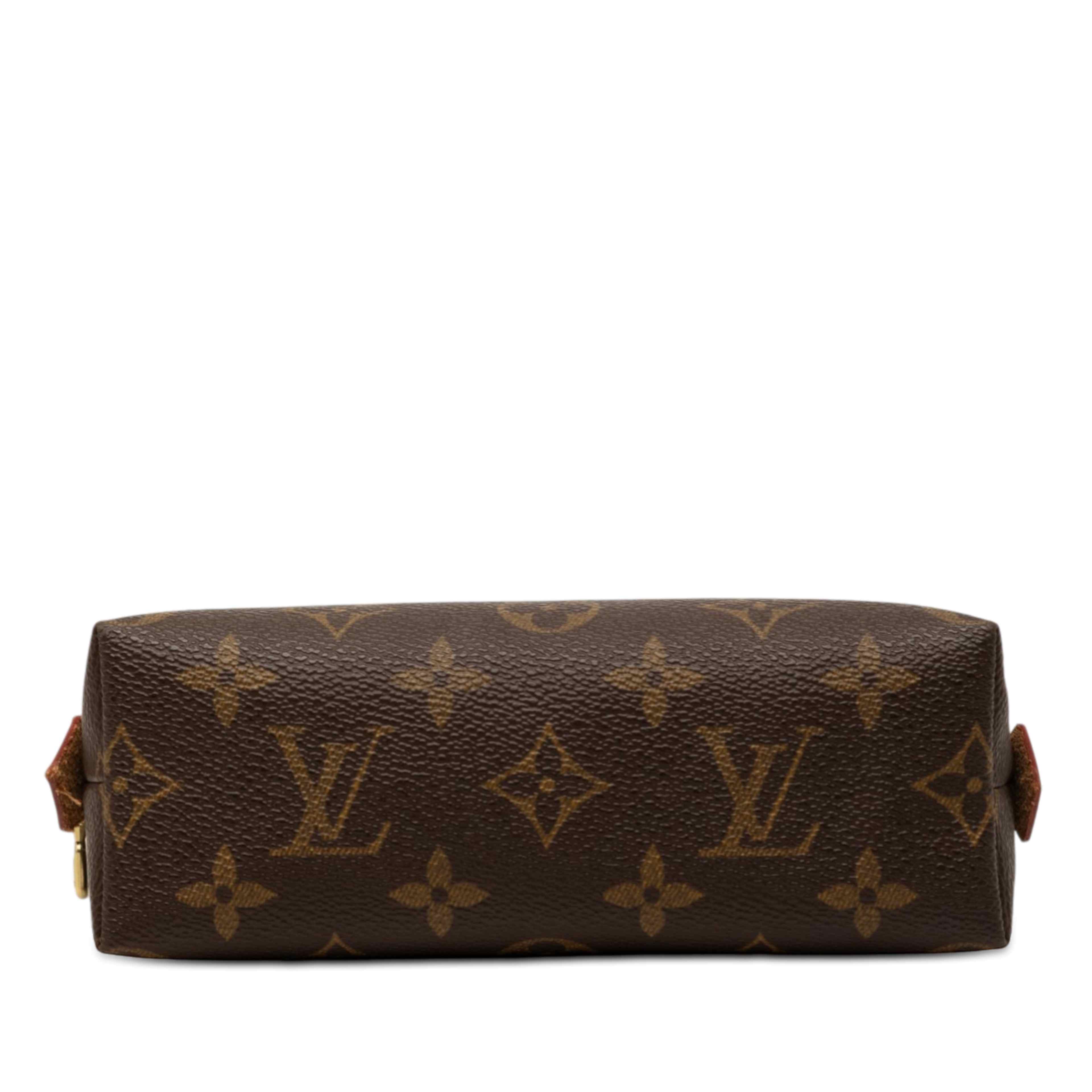 Louis Vuitton Monogram Cosmetic Pouch Pm, från Luxclusif, i färgen brun. Klicka för att öppna bilden i stort format