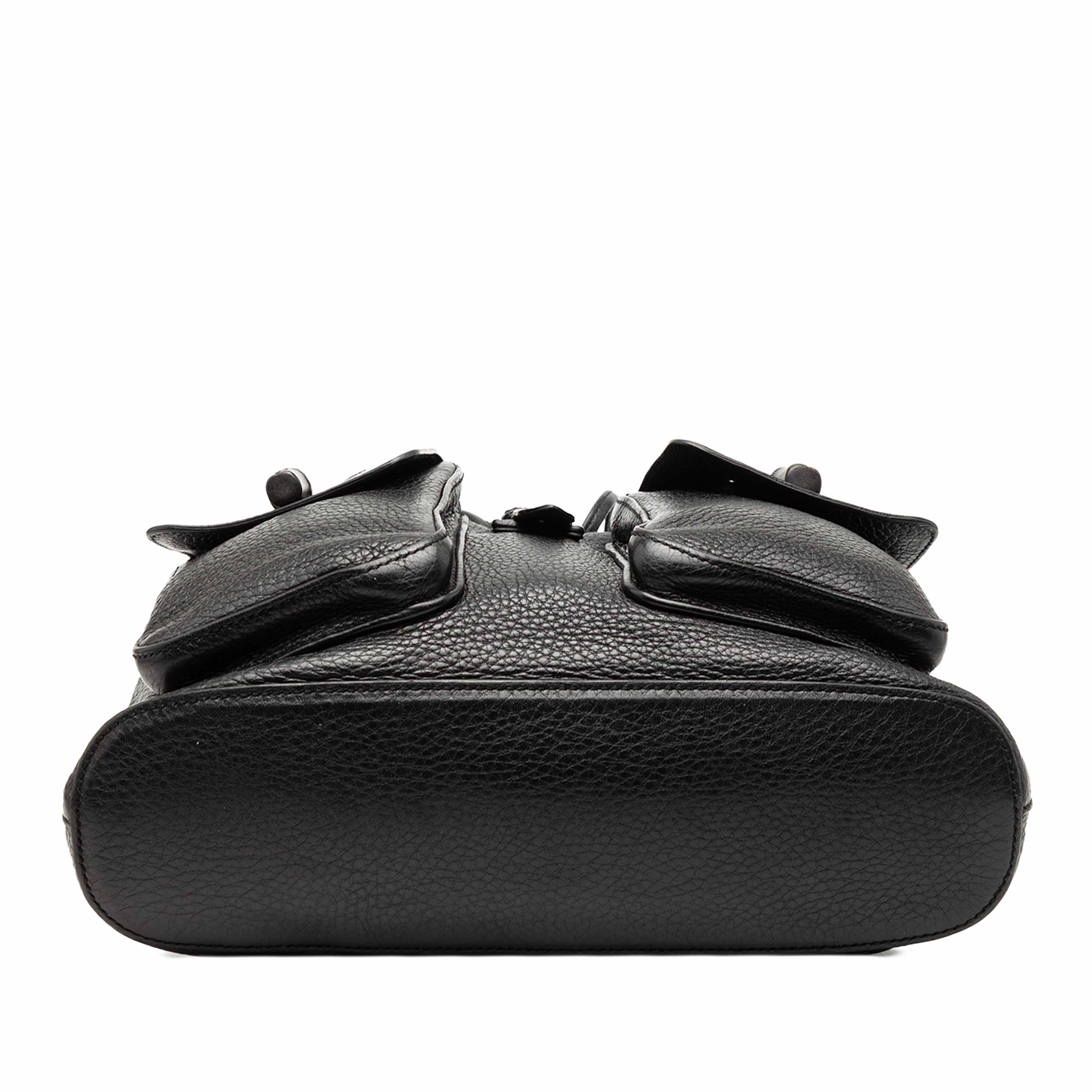 Gucci Leather Bamboo Tassel Backpack, från Luxclusif, i färgen black. Klicka för att öppna bilden i stort format