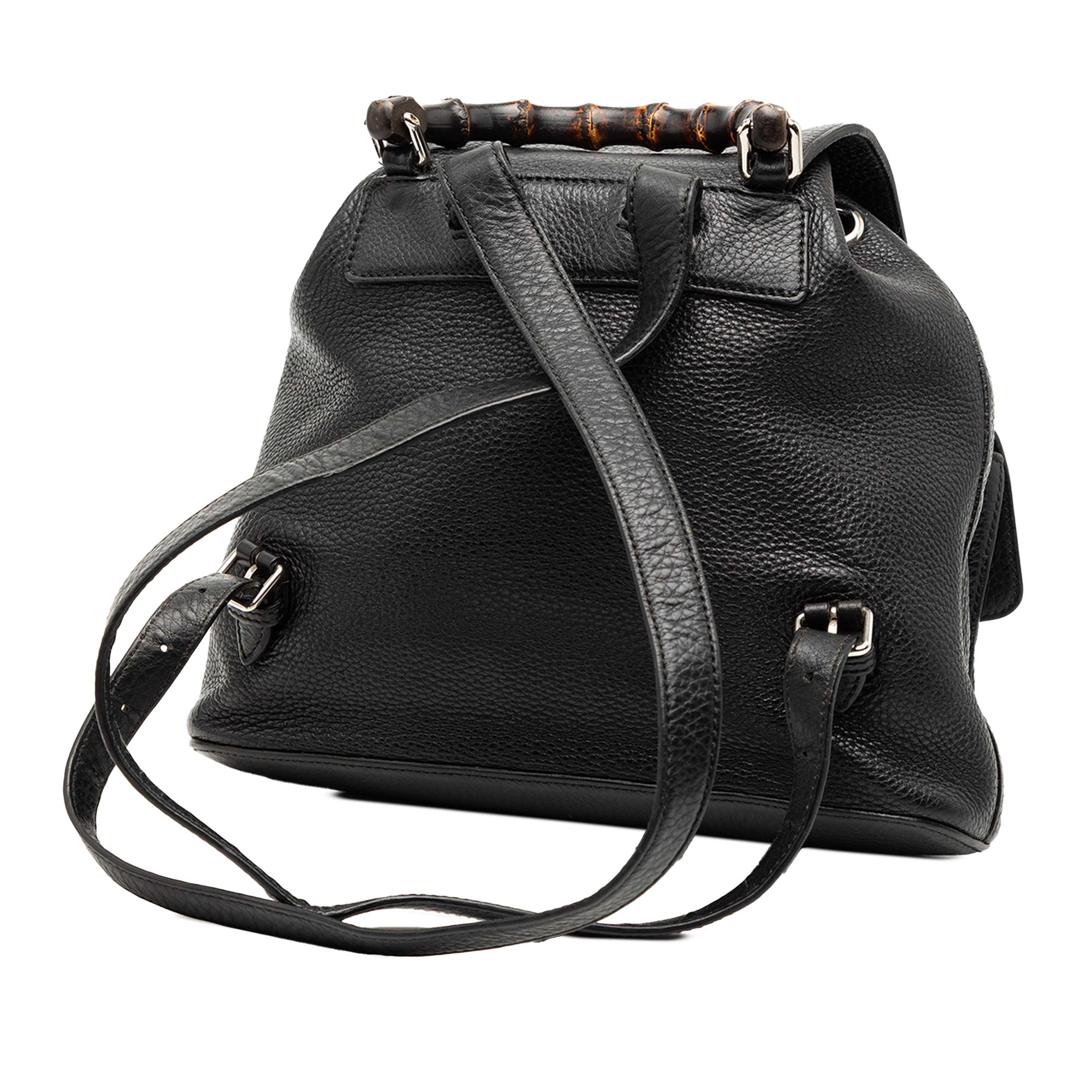 Gucci Leather Bamboo Tassel Backpack, från Luxclusif, i färgen black. Klicka för att öppna bilden i stort format