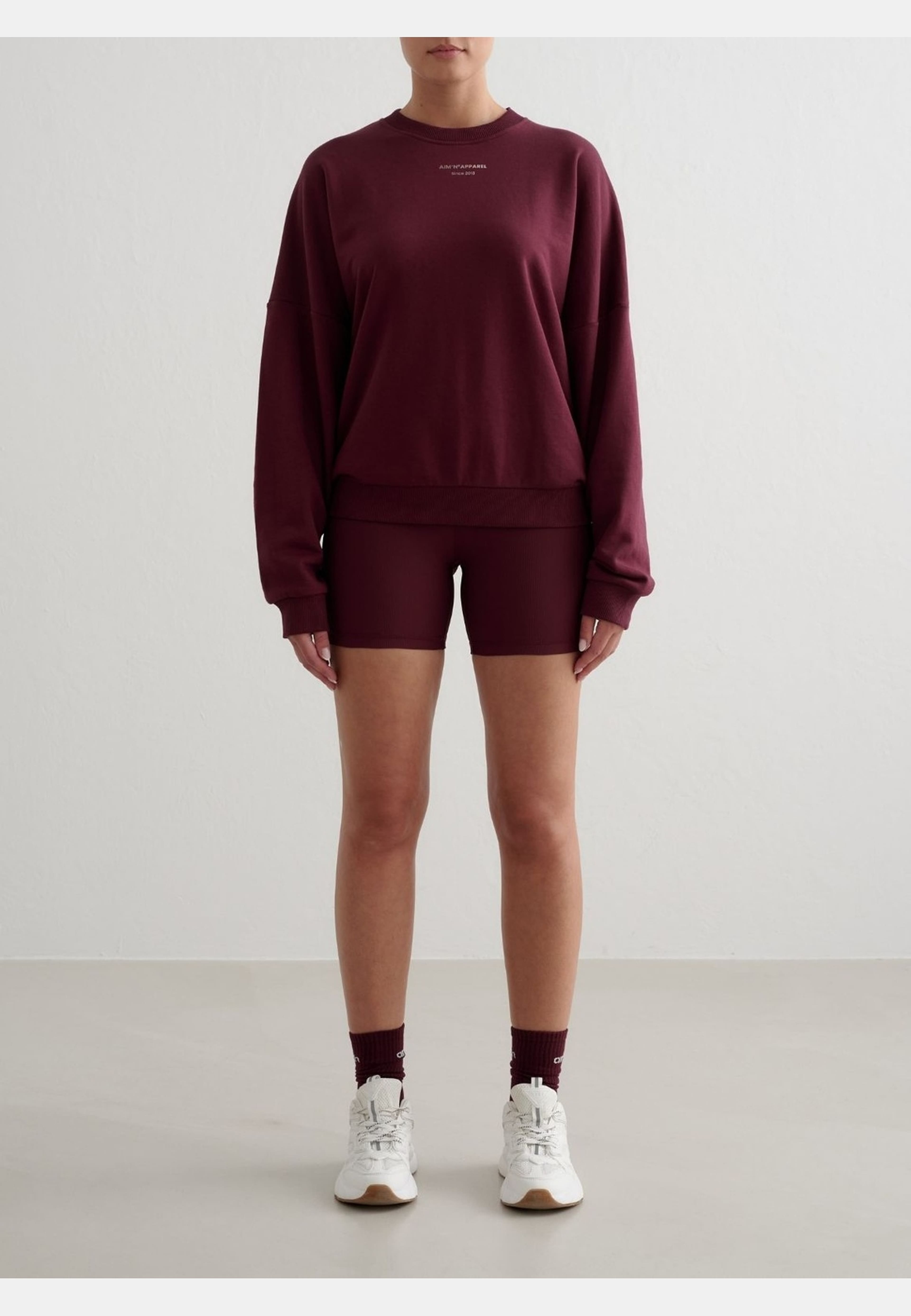 Apparel Terry Sweatshirt, från aim'n, i färgen cherry. Klicka för att öppna bilden i stort format