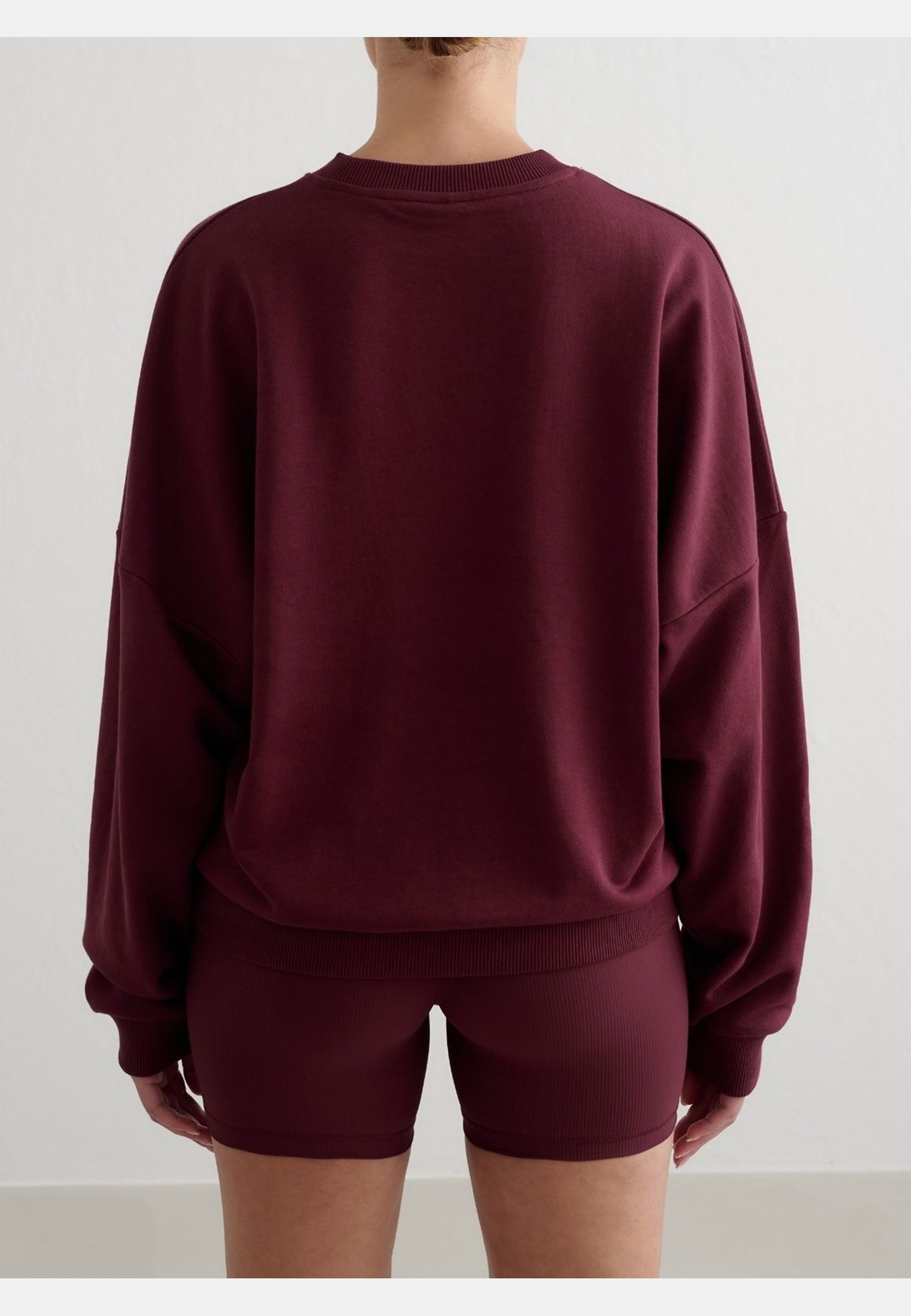 Apparel Terry Sweatshirt, från aim'n, i färgen cherry. Klicka för att öppna bilden i stort format