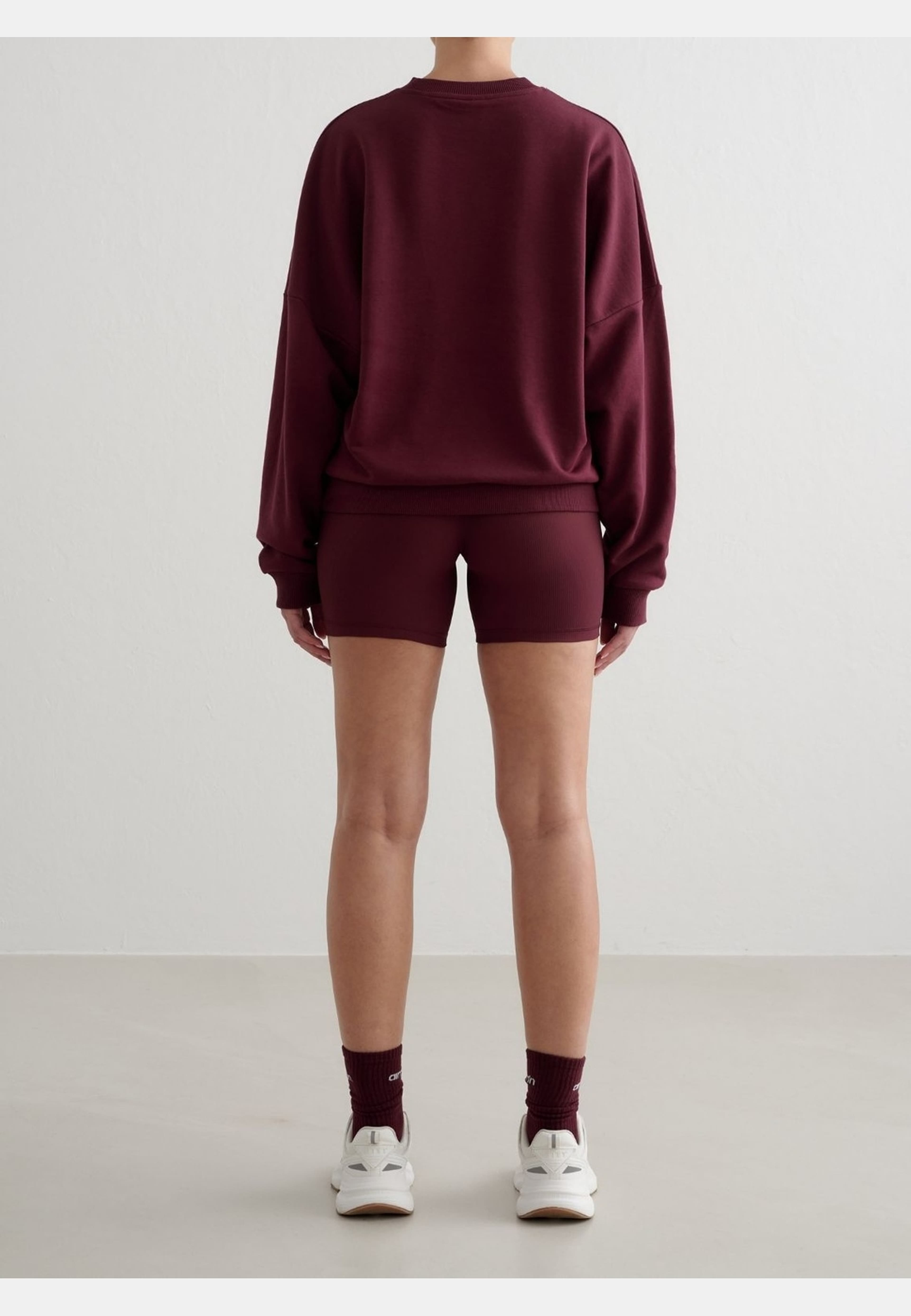 Apparel Terry Sweatshirt, från aim'n, i färgen cherry. Klicka för att öppna bilden i stort format