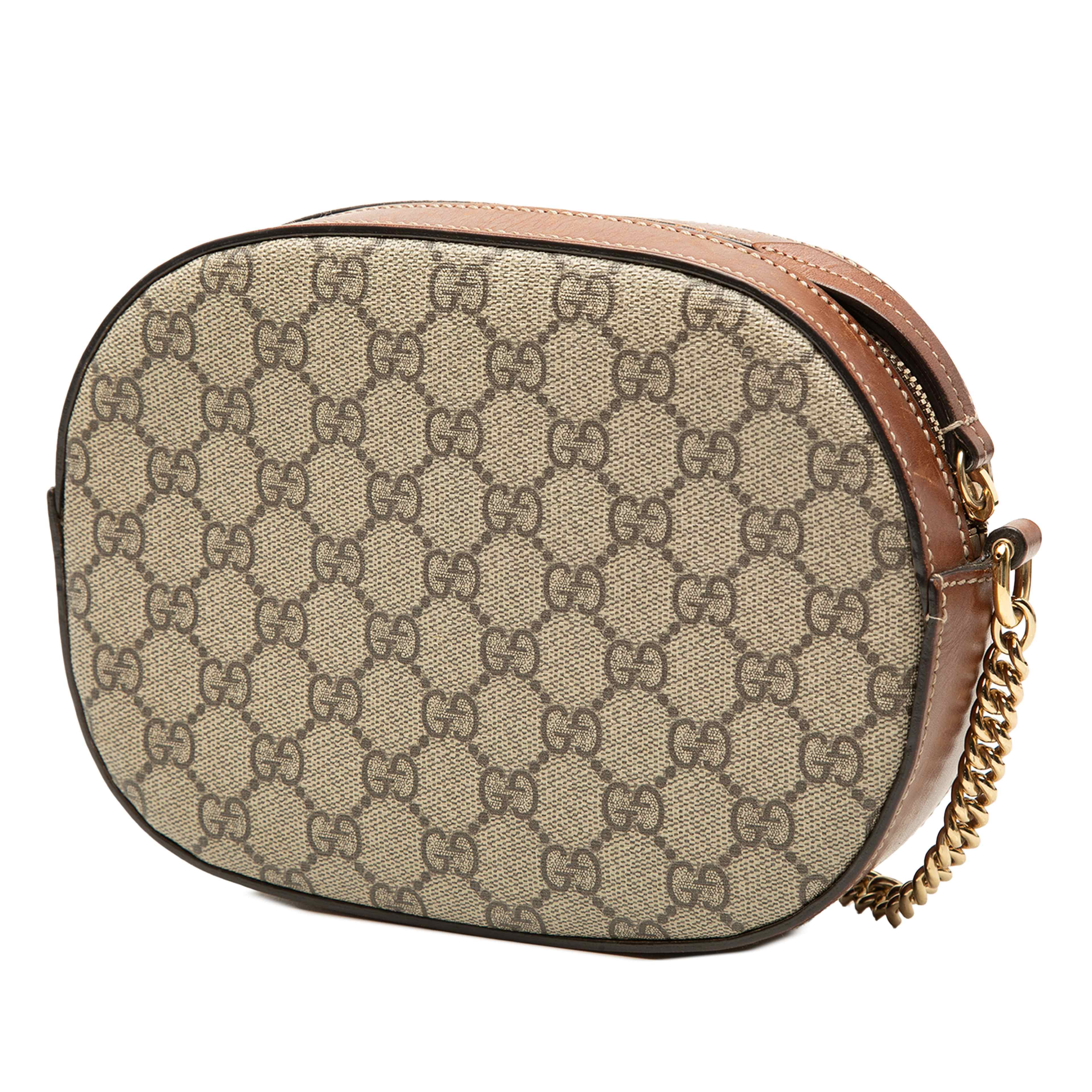 Gucci Mini Gg Supreme Chain Crossbody, från Luxclusif, i färgen beige. Klicka för att öppna bilden i stort format