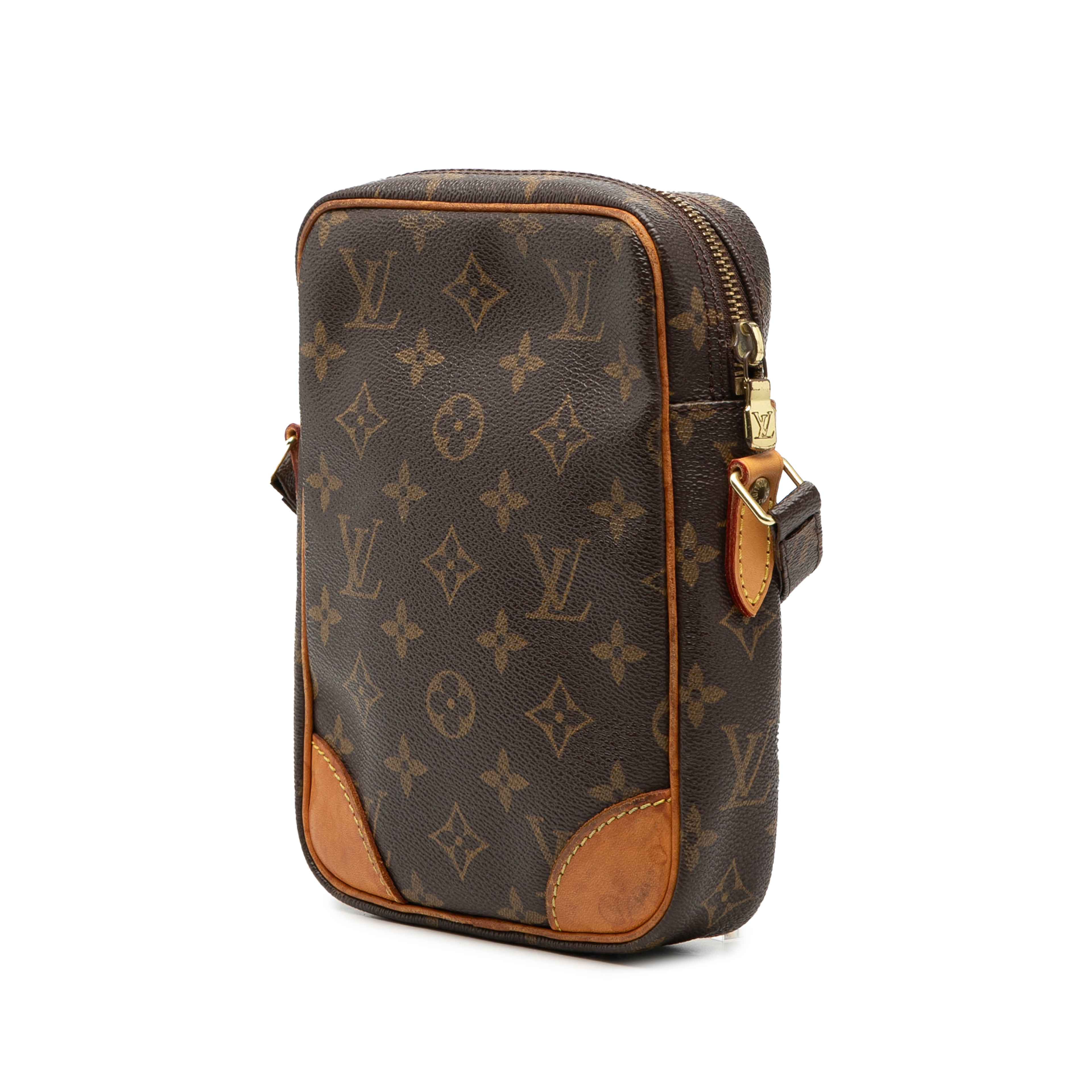 Louis Vuitton Monogram Danube, från Luxclusif, i färgen brown. Klicka för att öppna bilden i stort format