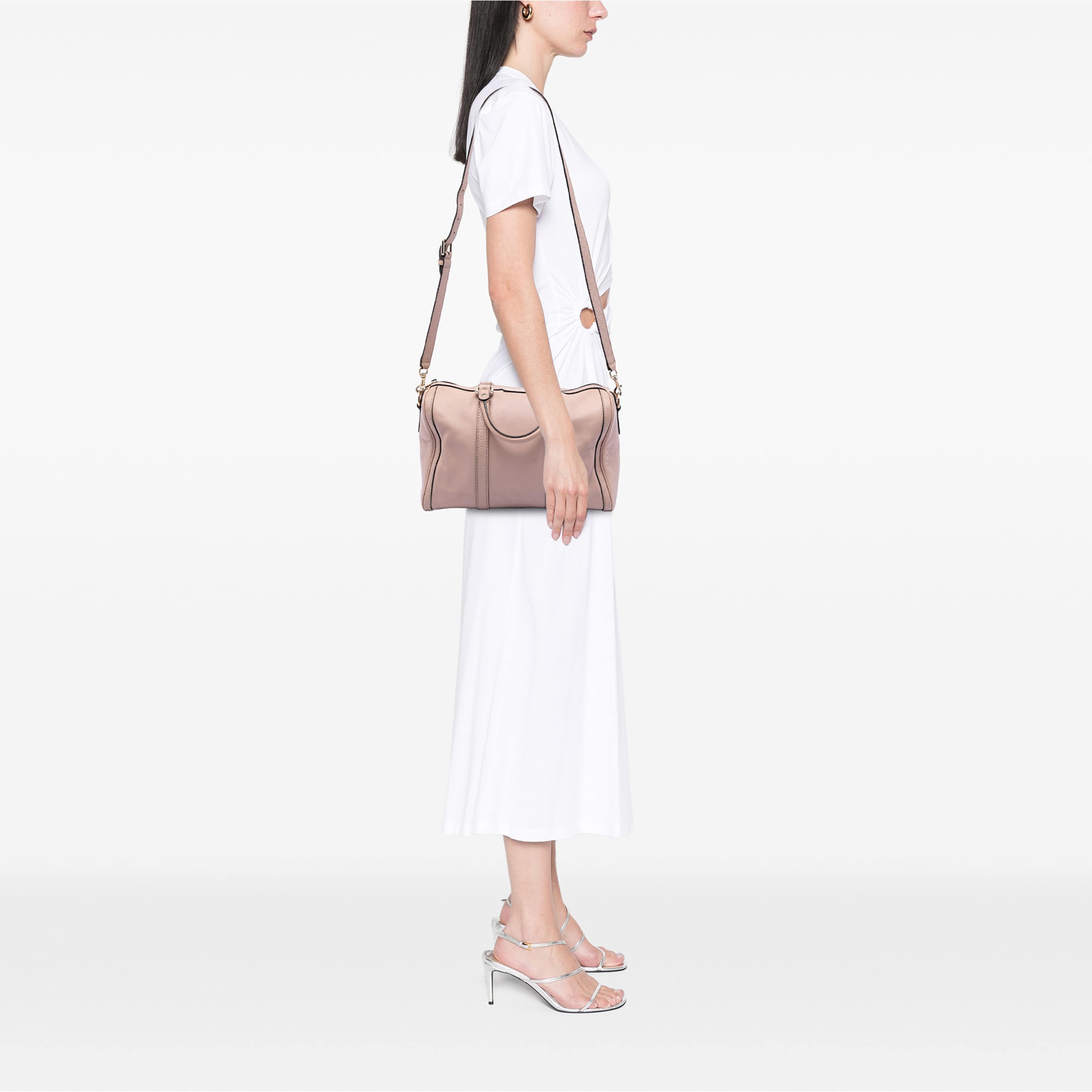 Gucci Medium Microguccissima Trimmed Calfskin Joy Boston Bag, från Luxclusif, i färgen rosa. Klicka för att öppna bilden i stort format