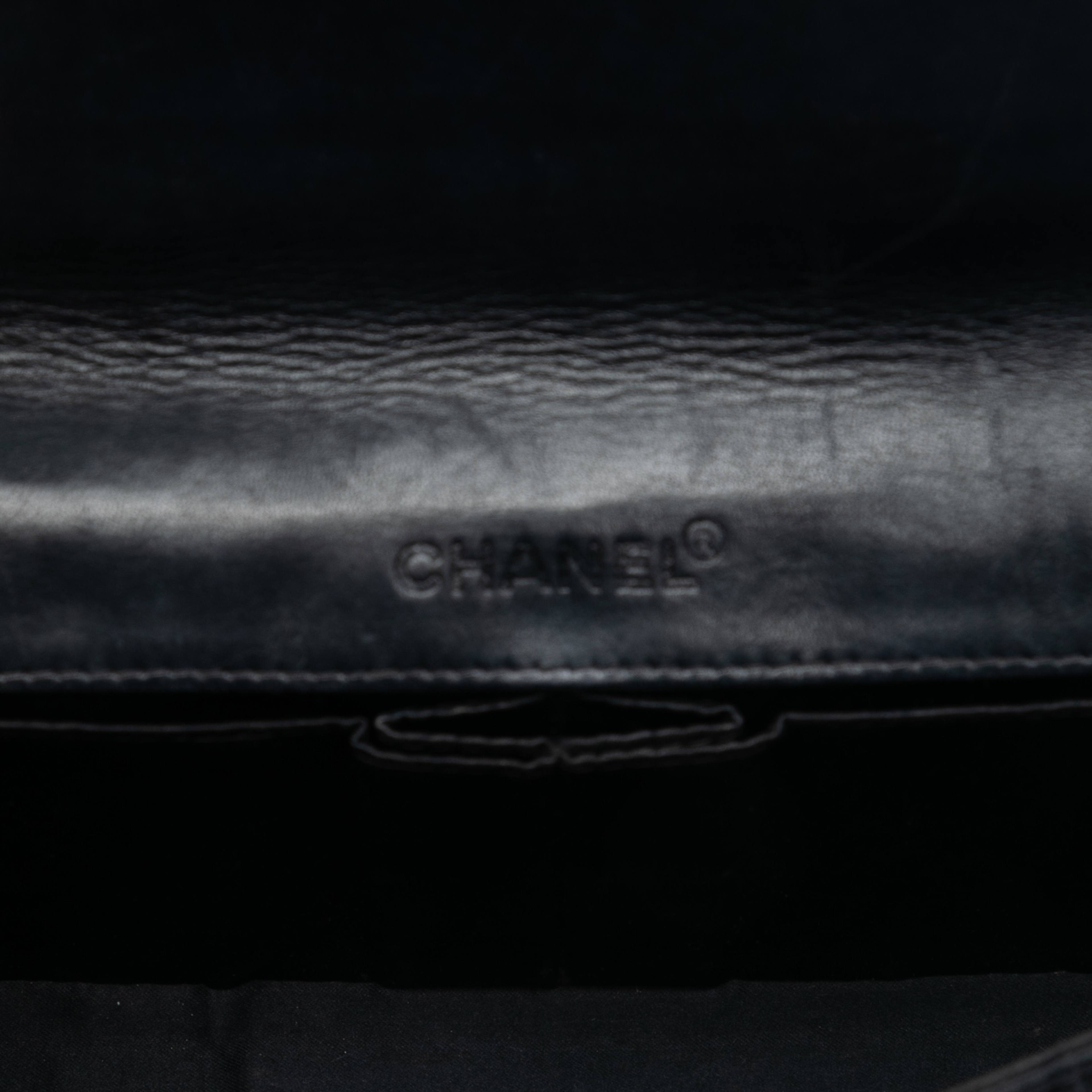 Chanel New Travel Line Nylon East West Flap, från Luxclusif, i färgen black. Klicka för att öppna bilden i stort format