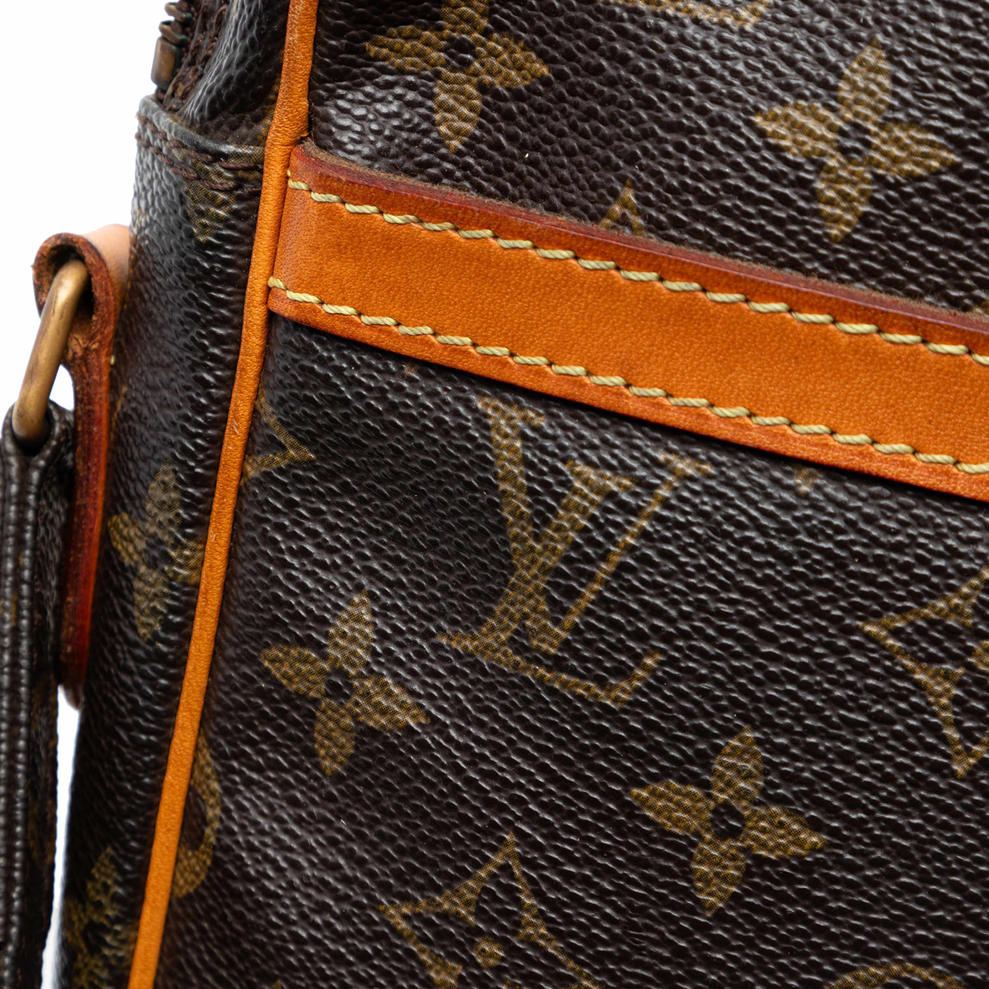 Louis Vuitton Monogram Danube, från Luxclusif, i färgen brown. Klicka för att öppna bilden i stort format