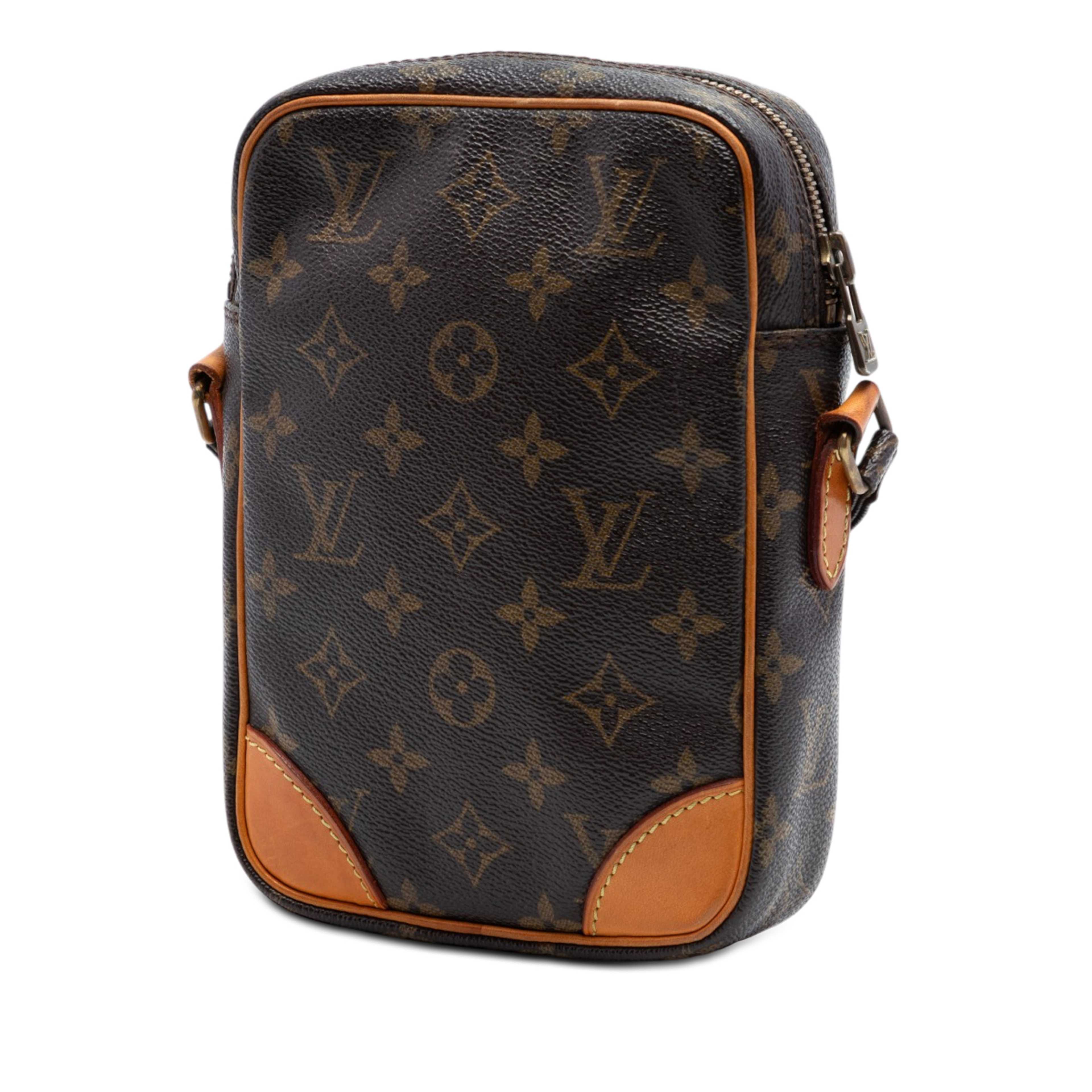Louis Vuitton Monogram Danube, från Luxclusif, i färgen brown. Klicka för att öppna bilden i stort format