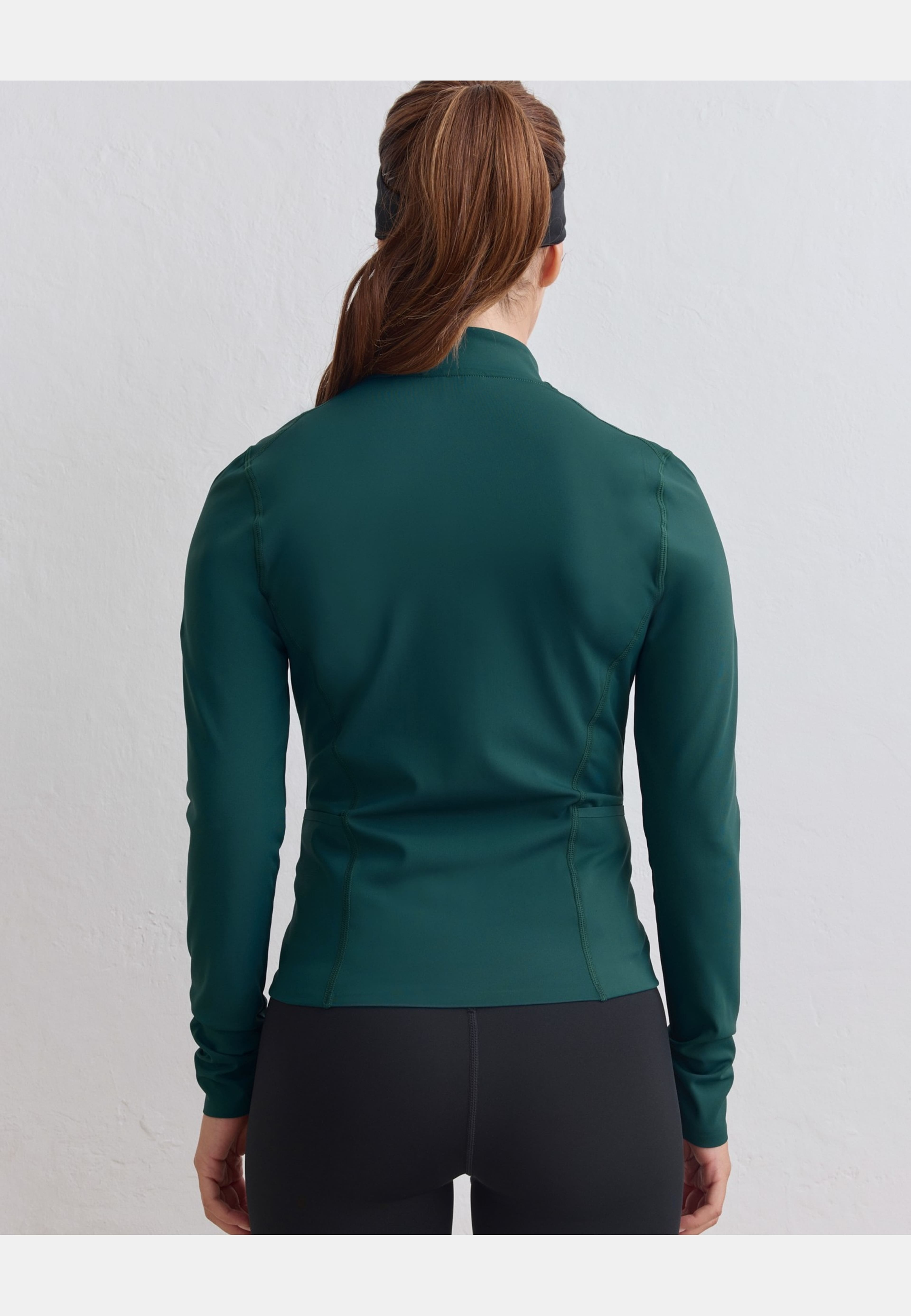 Pace Zip Jacket, från aim'n, i färgen lagoon. Klicka för att öppna bilden i stort format