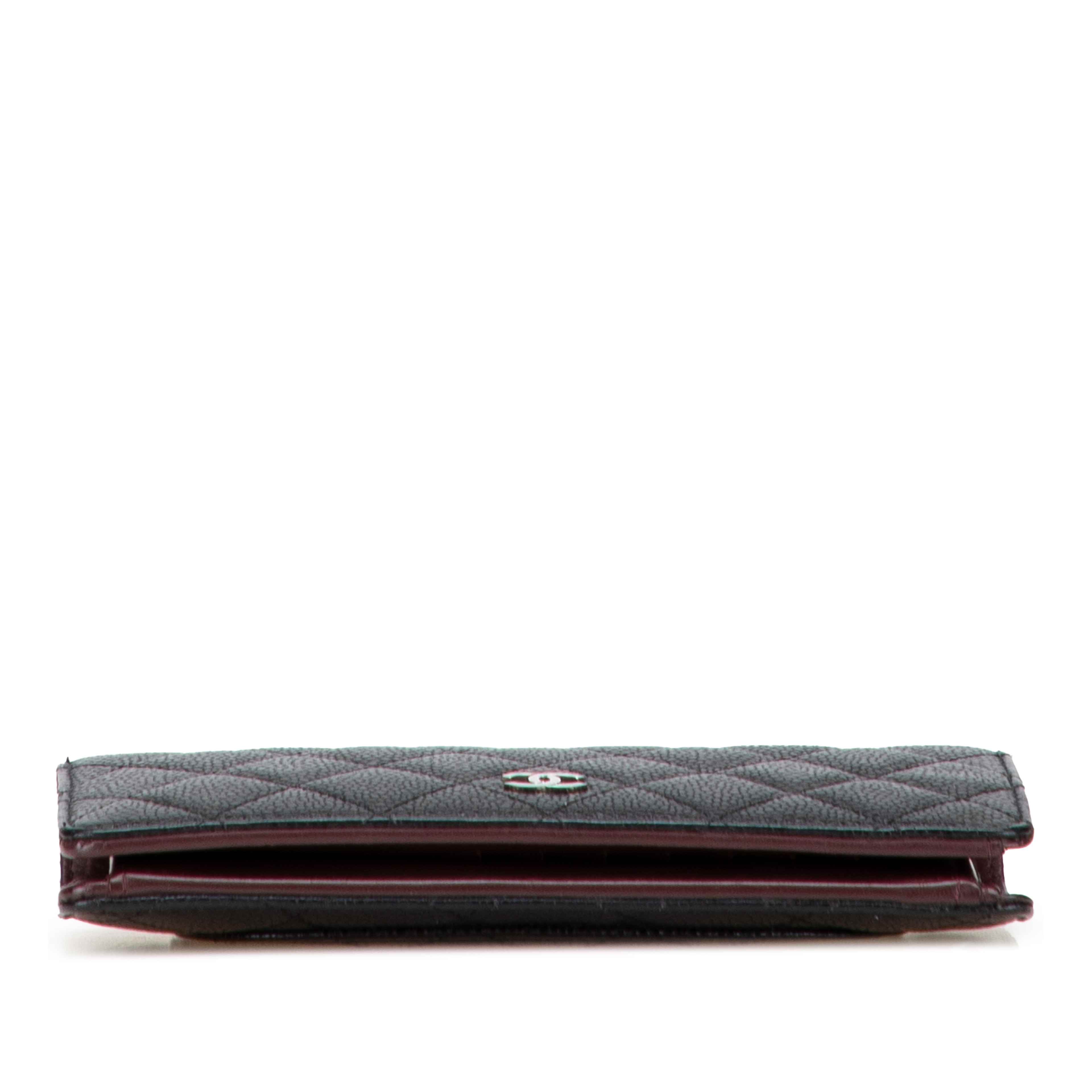Chanel Cc Quilted Caviar Long Wallet, från Luxclusif, i färgen black.