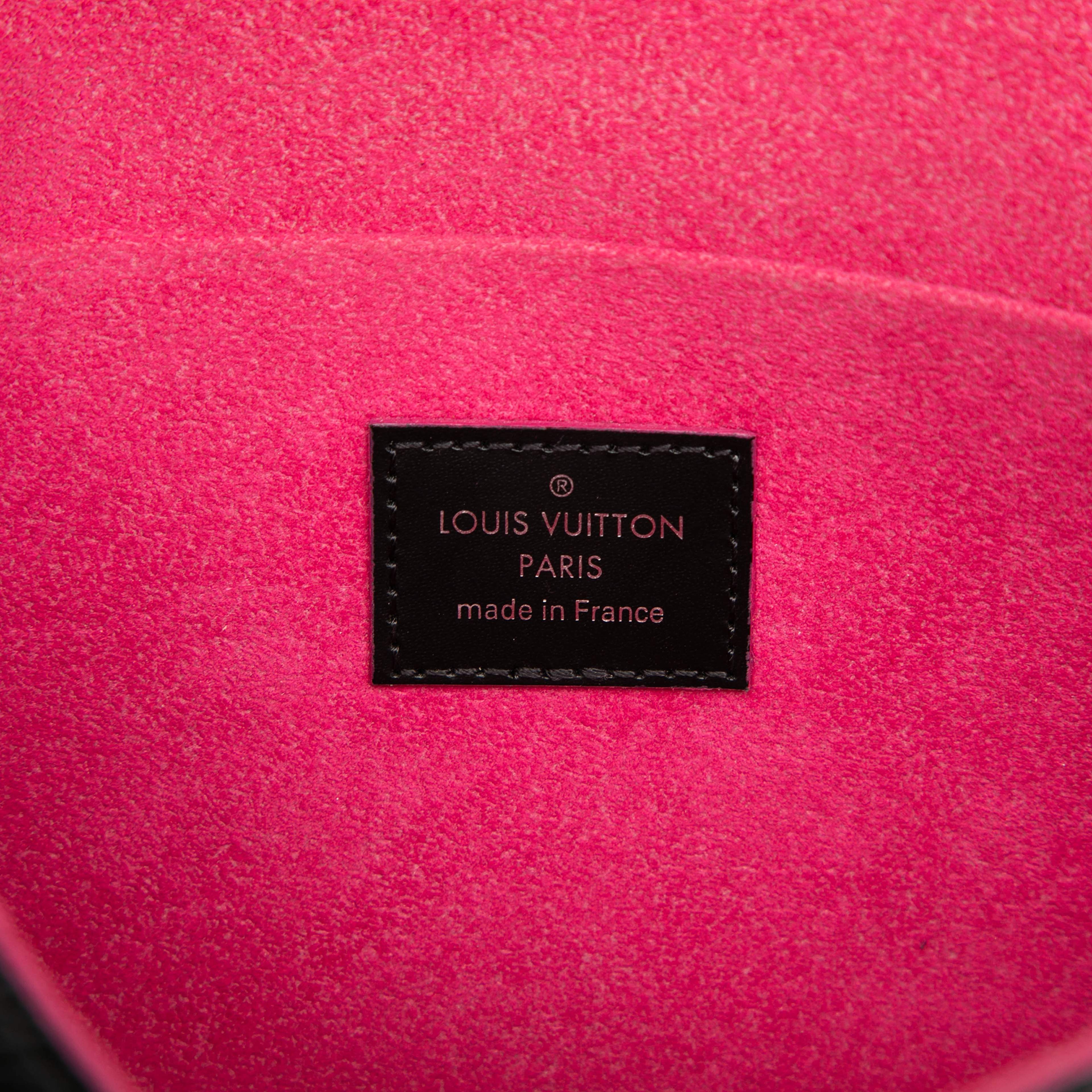 Louis Vuitton Epi Pochette Felicie, från Luxclusif, i färgen black. Klicka för att öppna bilden i stort format