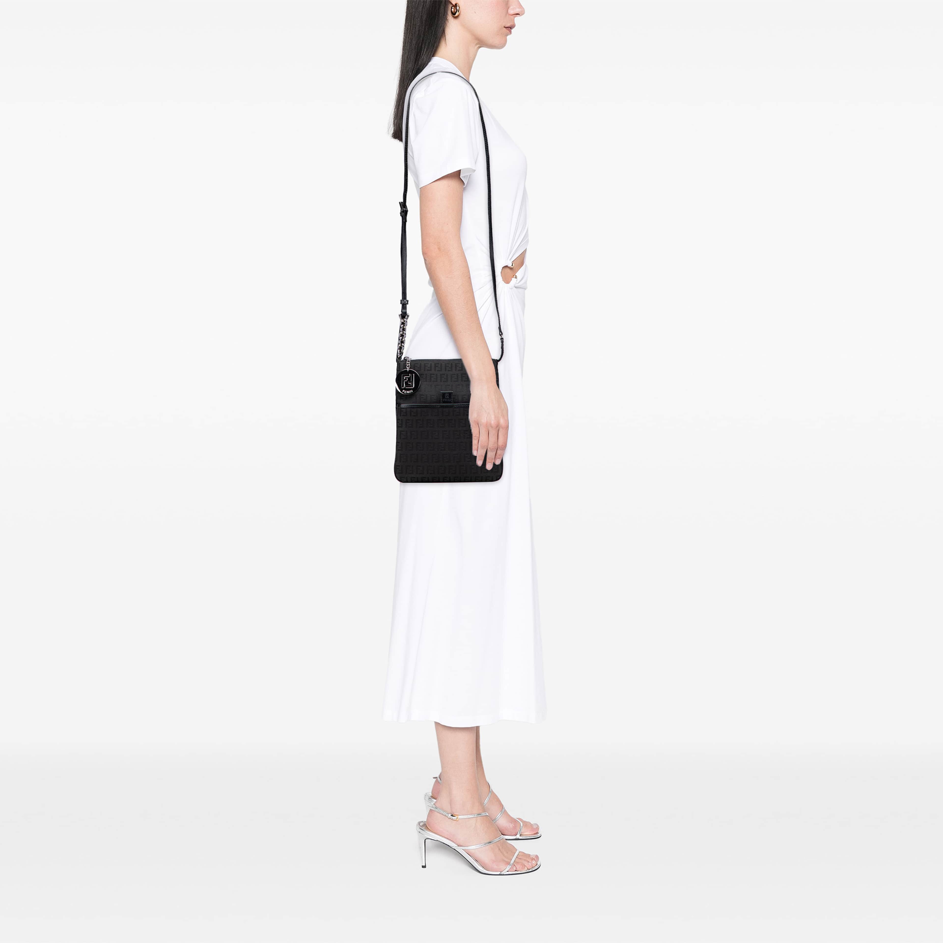 Fendi Zucchino Canvas Crossbody, från Luxclusif, i färgen svart. Klicka för att öppna bilden i stort format