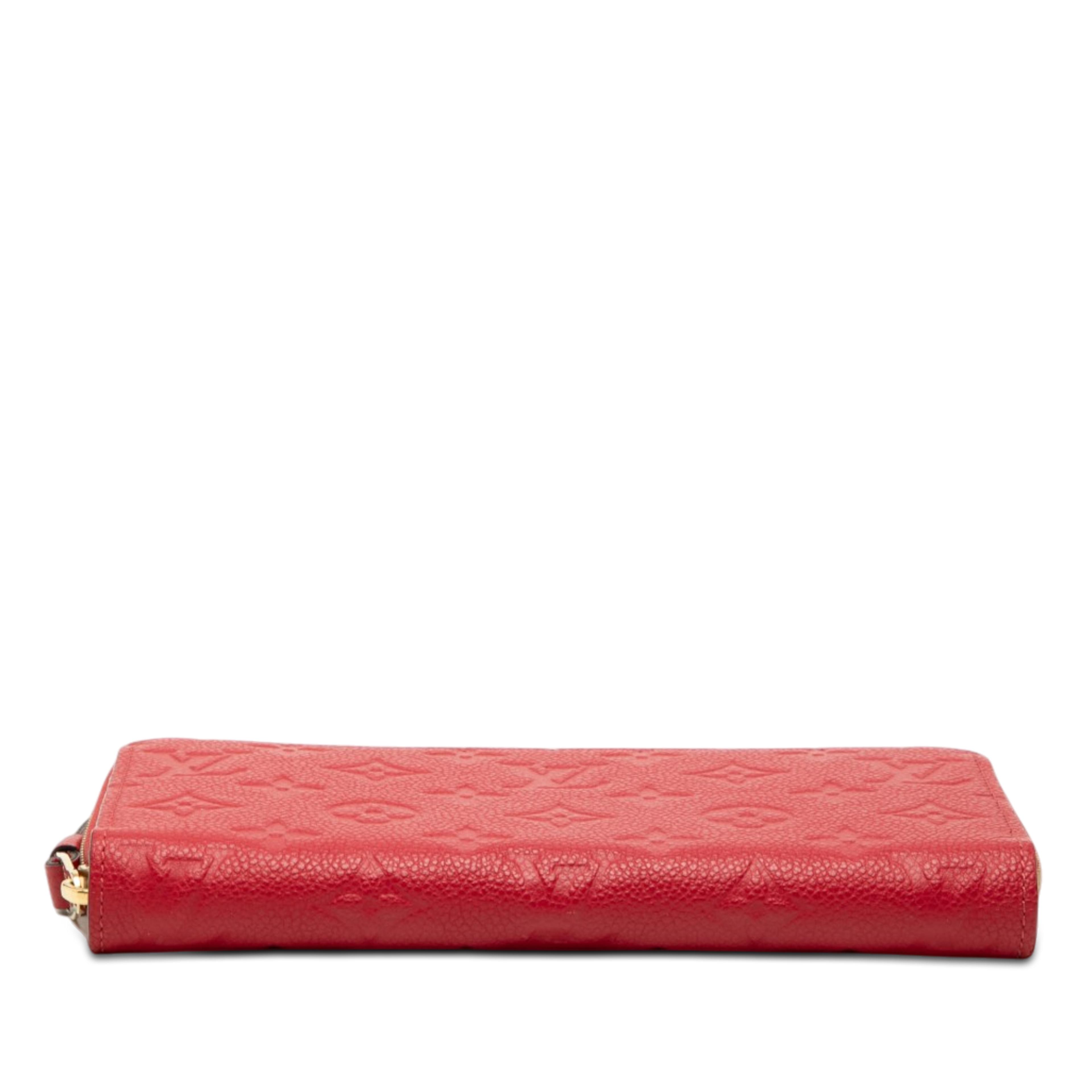 Louis Vuitton Monogram Empreinte Zippy Long Wallet, från Luxclusif, i färgen röd. Klicka för att öppna bilden i stort format