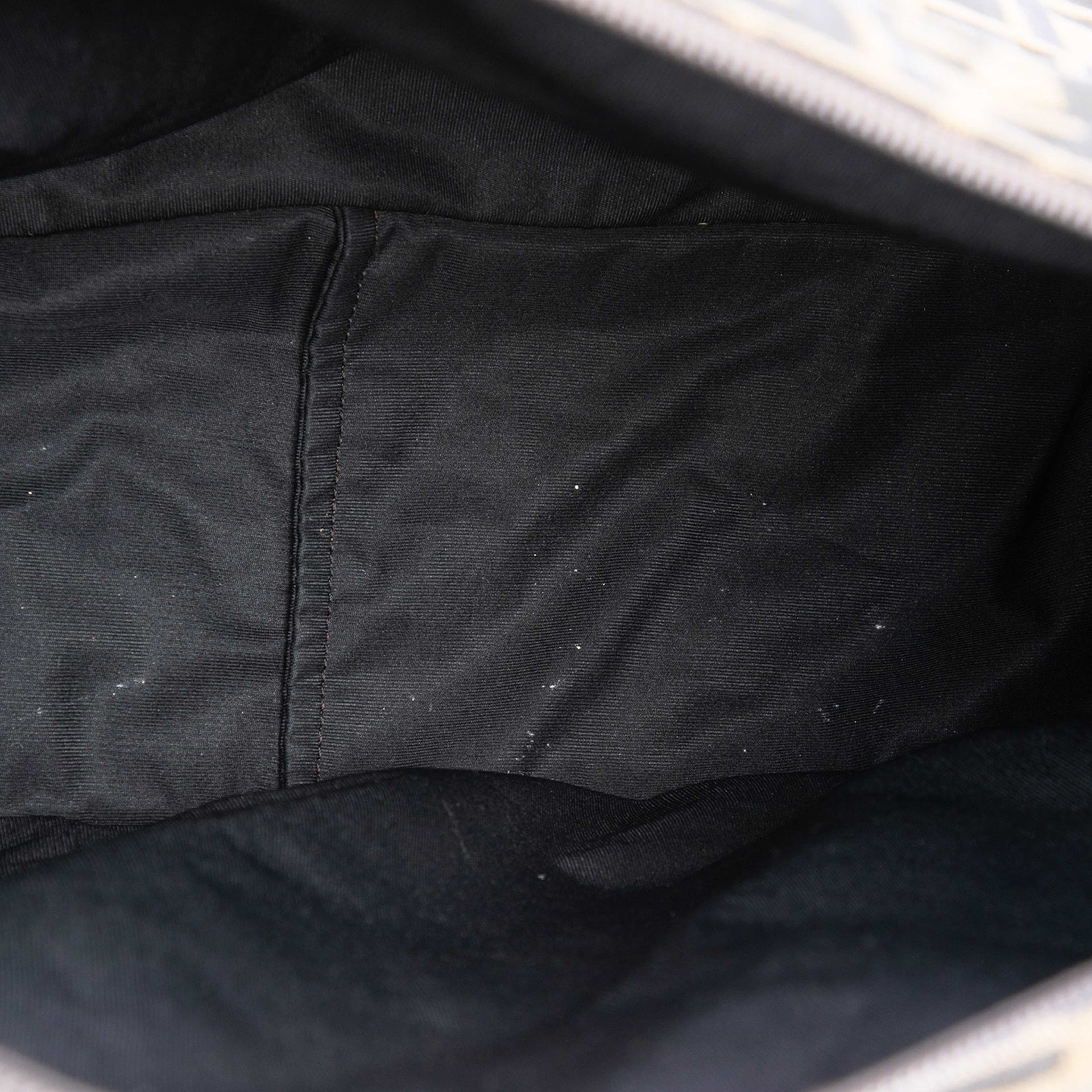 Fendi Zucca Canvas Crossbody, från Luxclusif, i färgen brun. Klicka för att öppna bilden i stort format