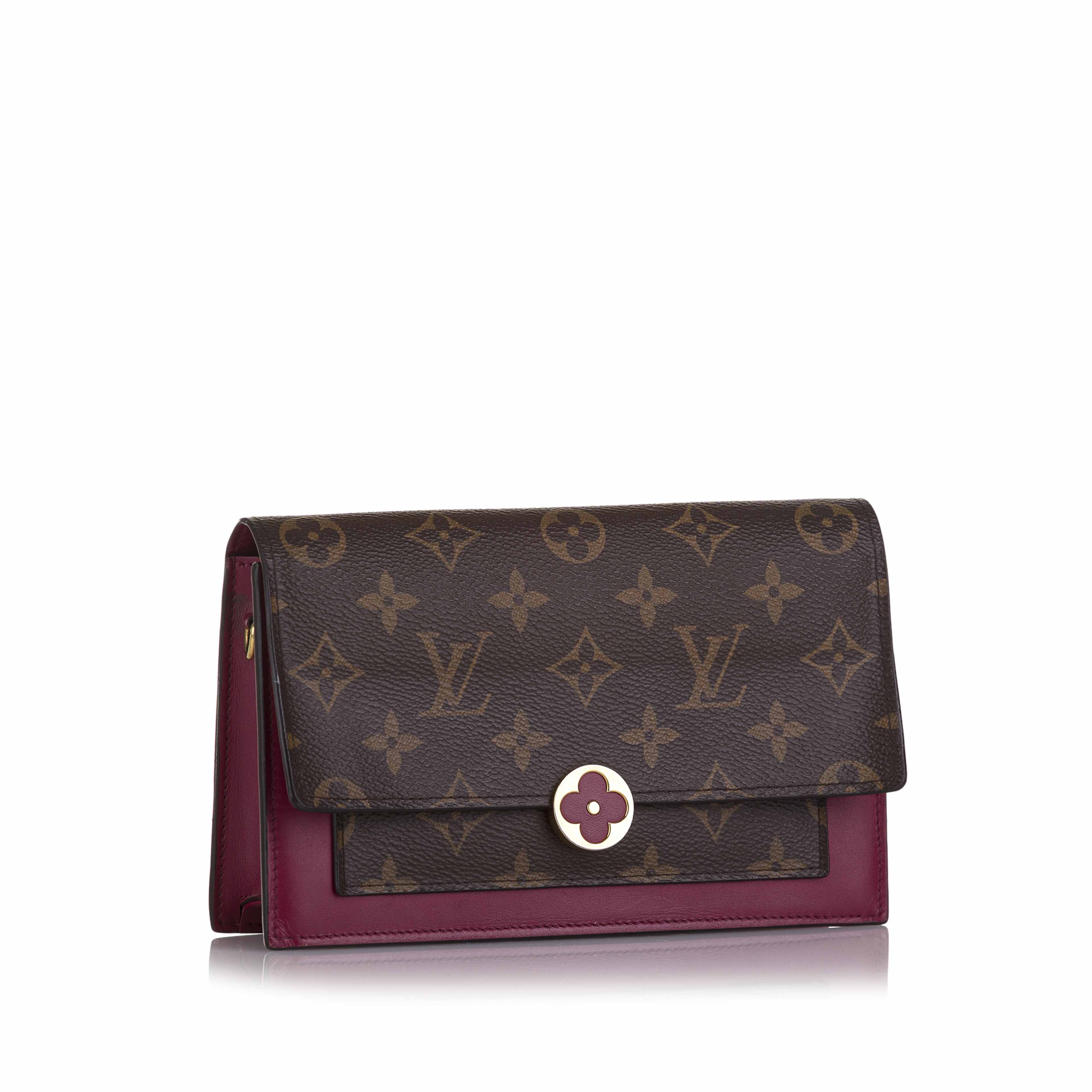 Louis Vuitton Monogram Flore Wallet On Chain, från Luxclusif, i färgen brown. Klicka för att öppna bilden i stort format