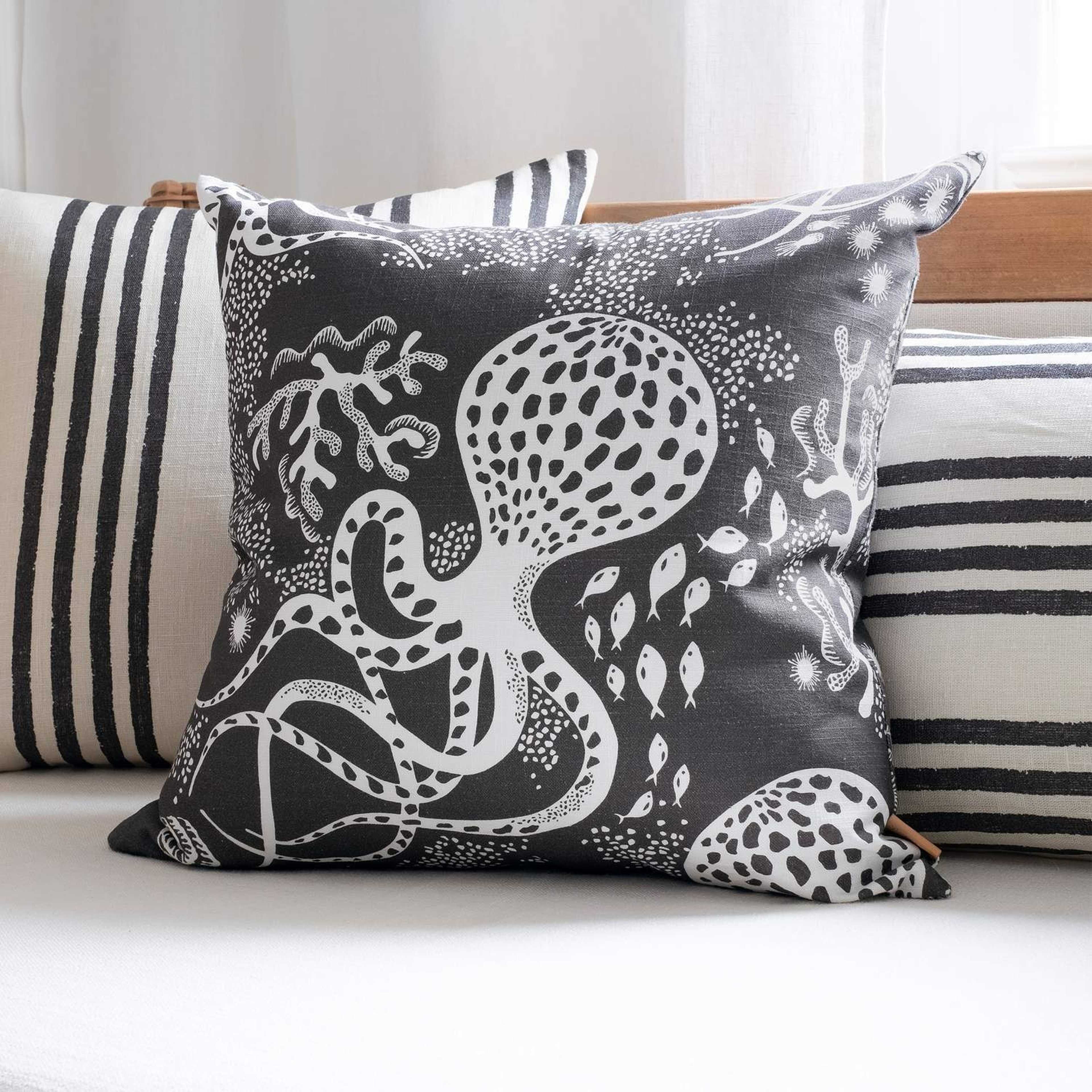 Kuddfodral Aquatic 50x50cm Svart/vit