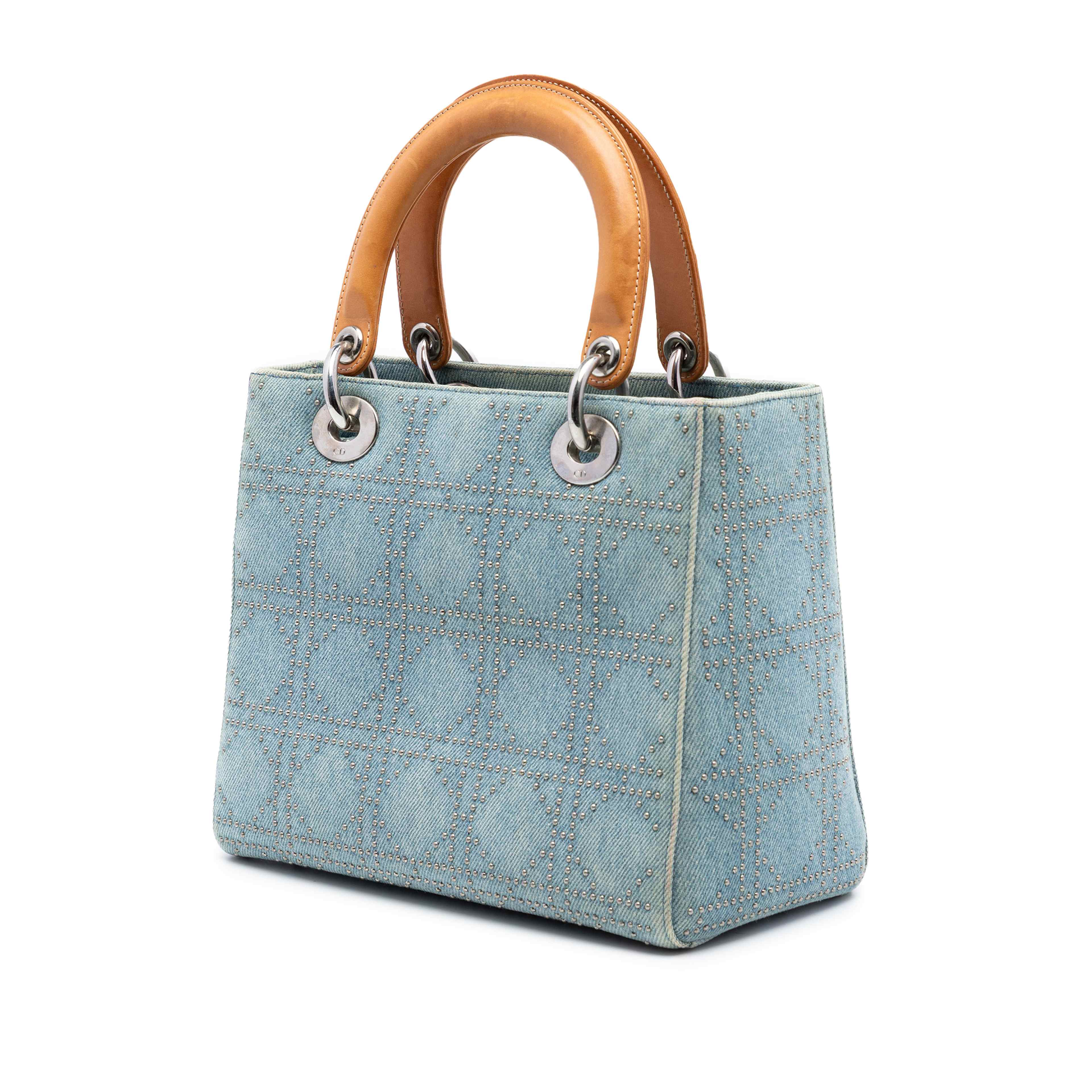 Dior Medium Denim Cannage Studded Lady Dior, från Luxclusif, i färgen denim. Klicka för att öppna bilden i stort format
