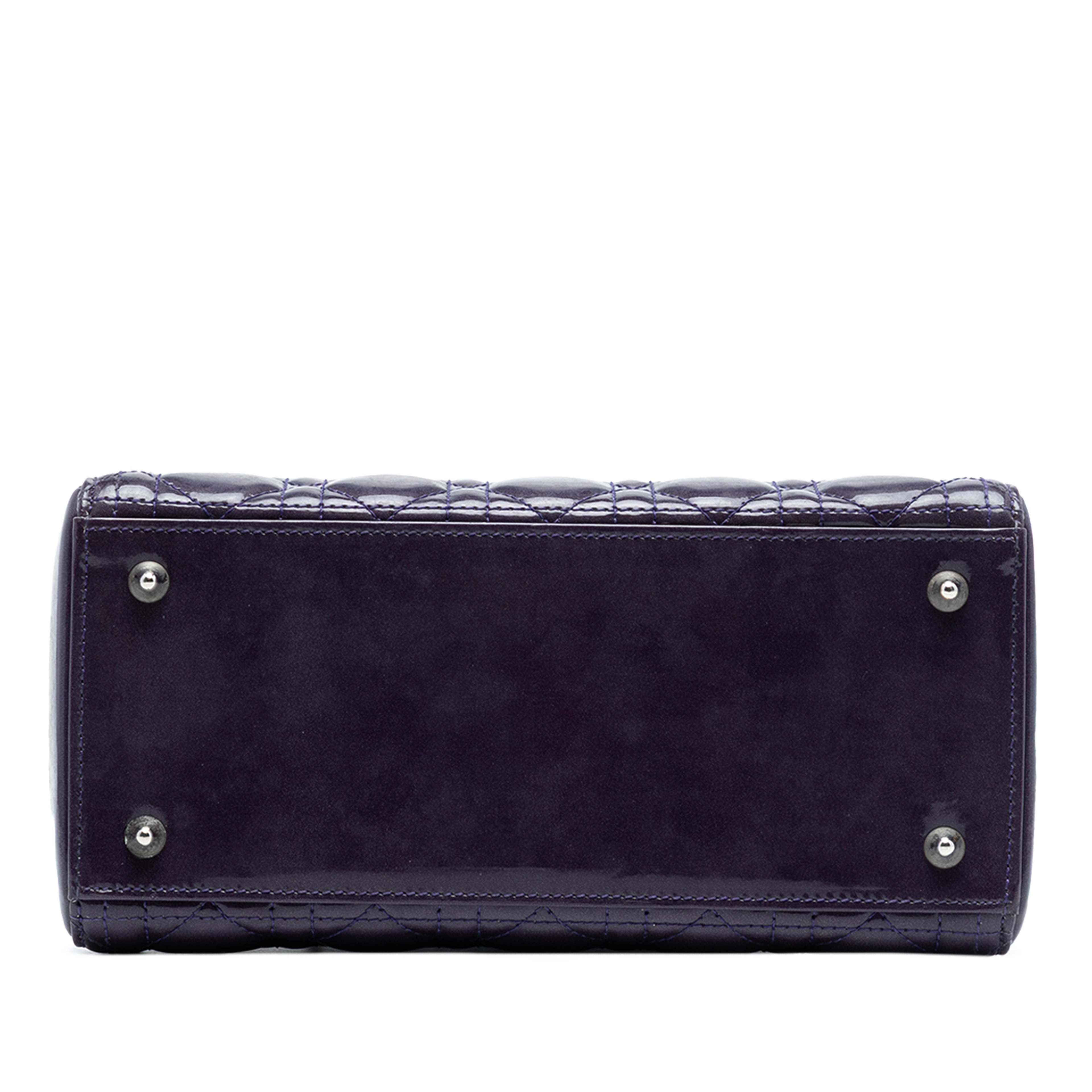 Dior Medium Ombre Patent Cannage Lady Dior, från Luxclusif, i färgen violet. Klicka för att öppna bilden i stort format