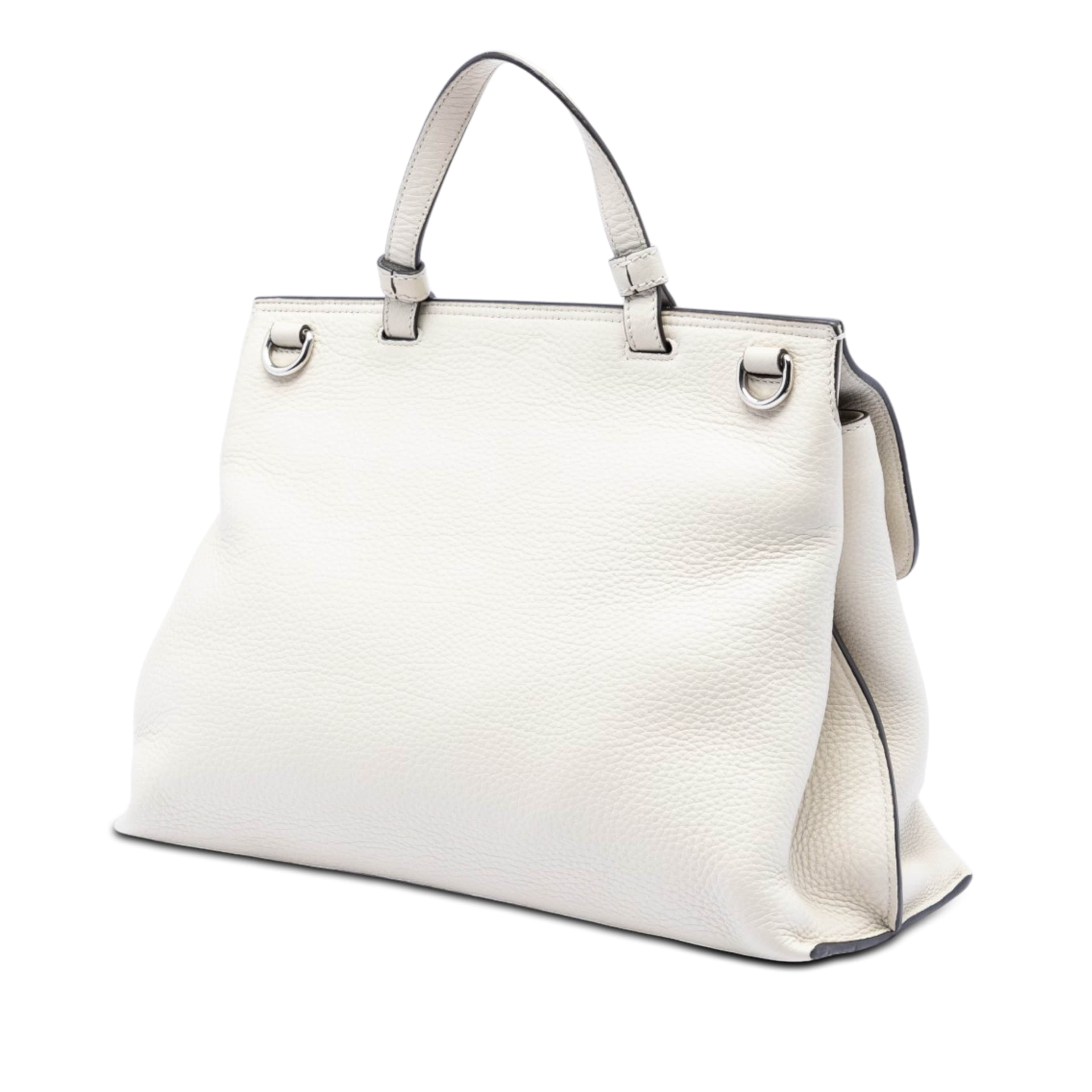 Gucci Medium Calfskin Bamboo Daily Satchel, från Luxclusif, i färgen vit. Klicka för att öppna bilden i stort format