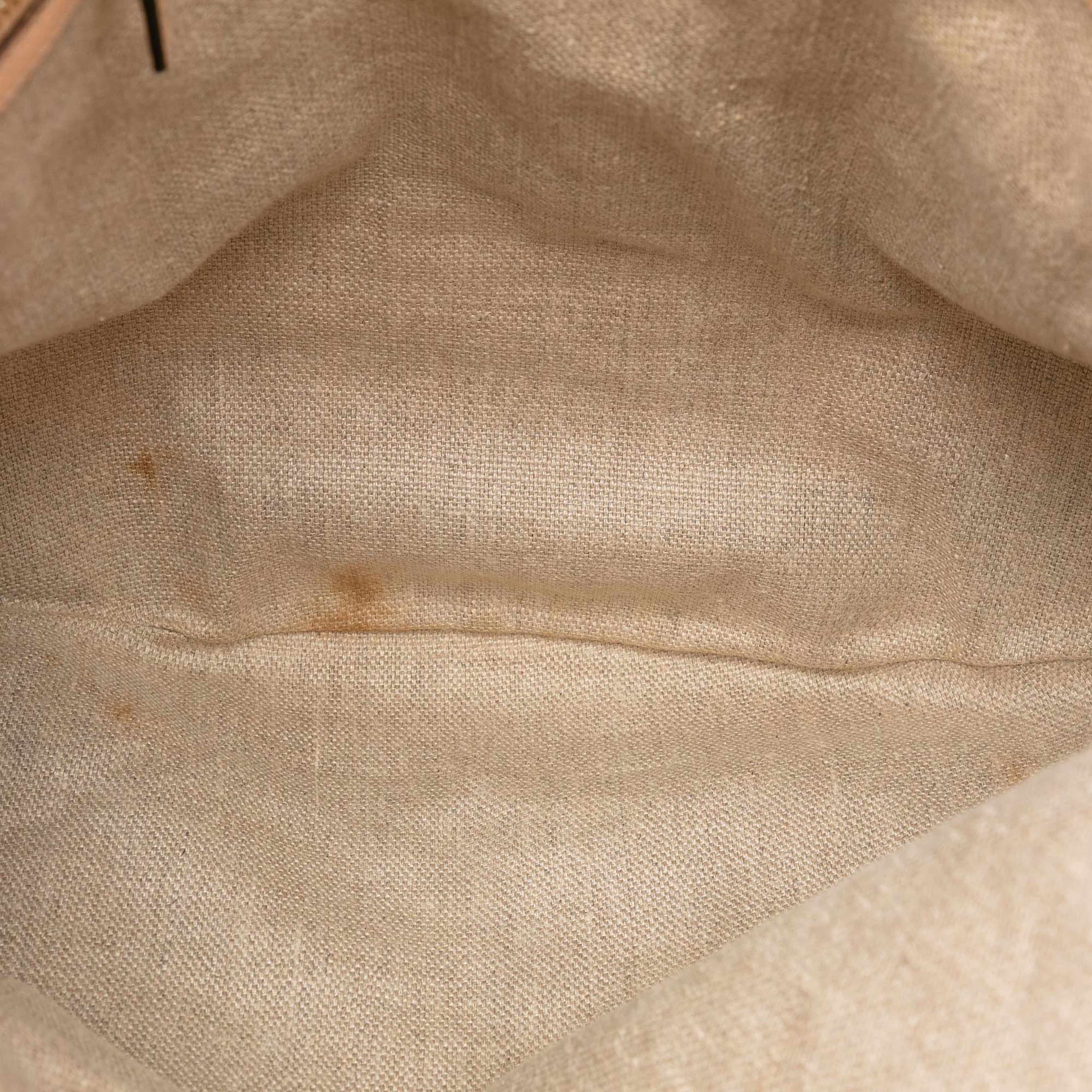 Gucci Canvas Floral Peggy Bamboo Hobo, från Luxclusif, i färgen beige. Klicka för att öppna bilden i stort format