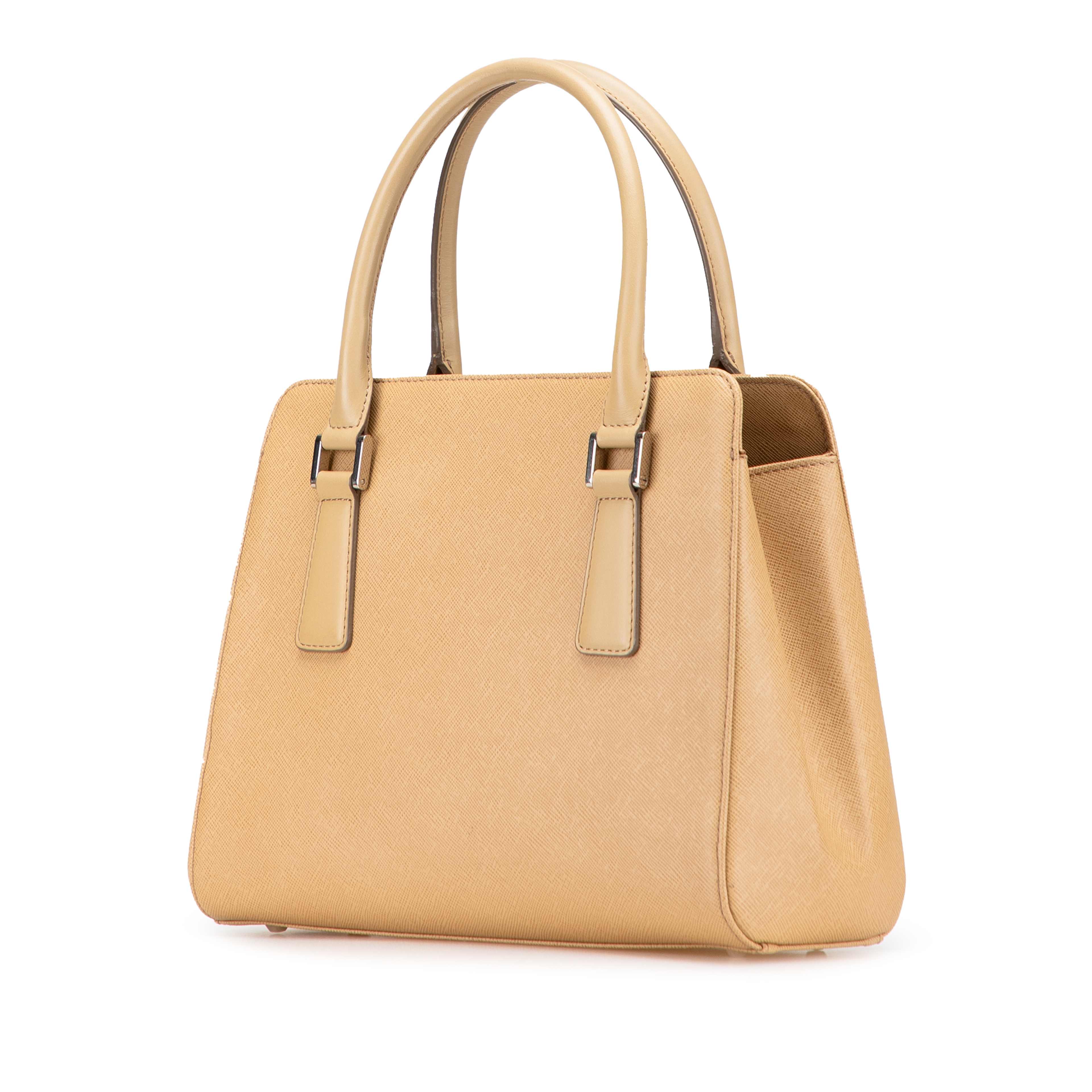 Burberry Leather Handbag, från Luxclusif, i färgen beige. Klicka för att öppna bilden i stort format