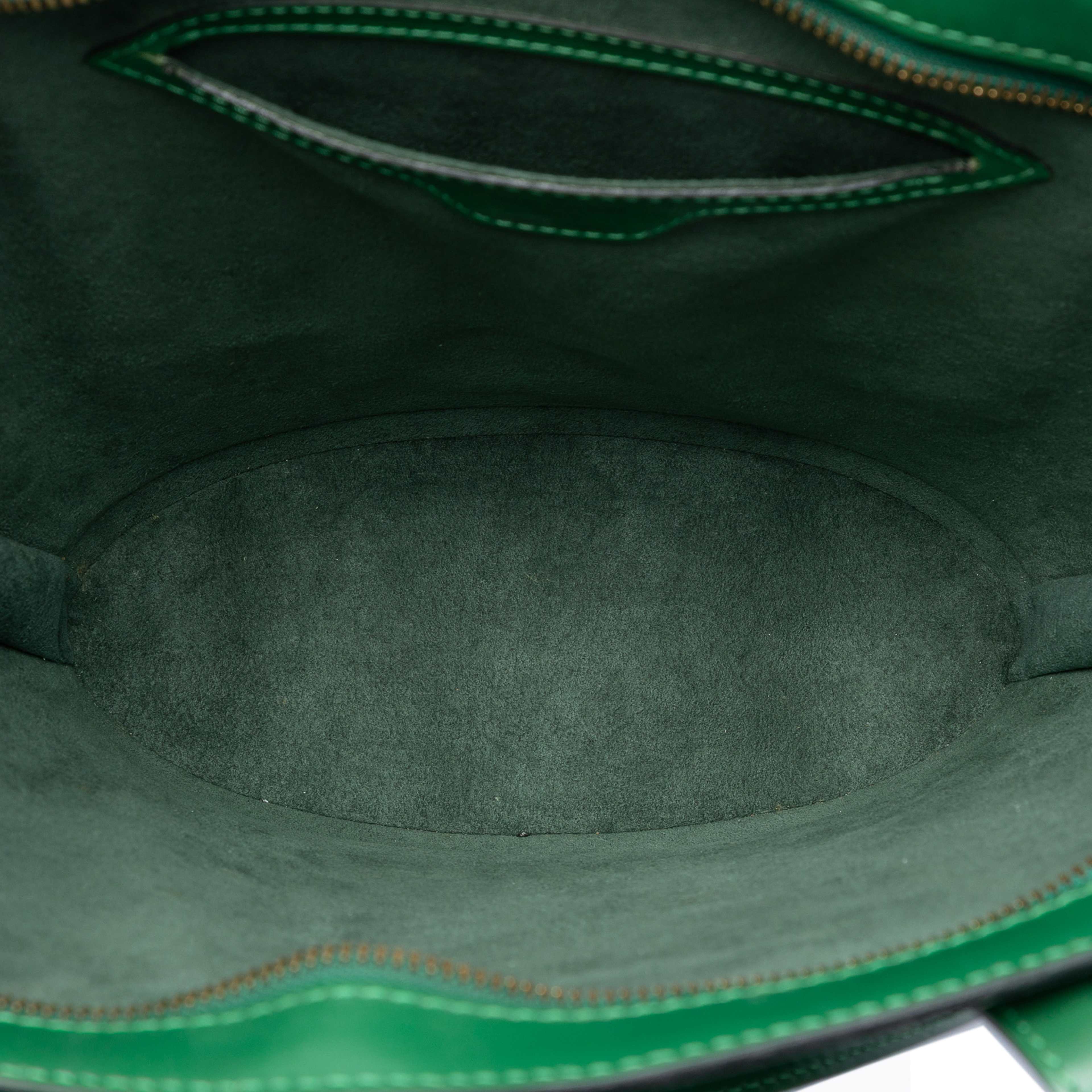 Louis Vuitton Epi Saint Jacques Pm Short Strap, från Luxclusif, i färgen green. Klicka för att öppna bilden i stort format