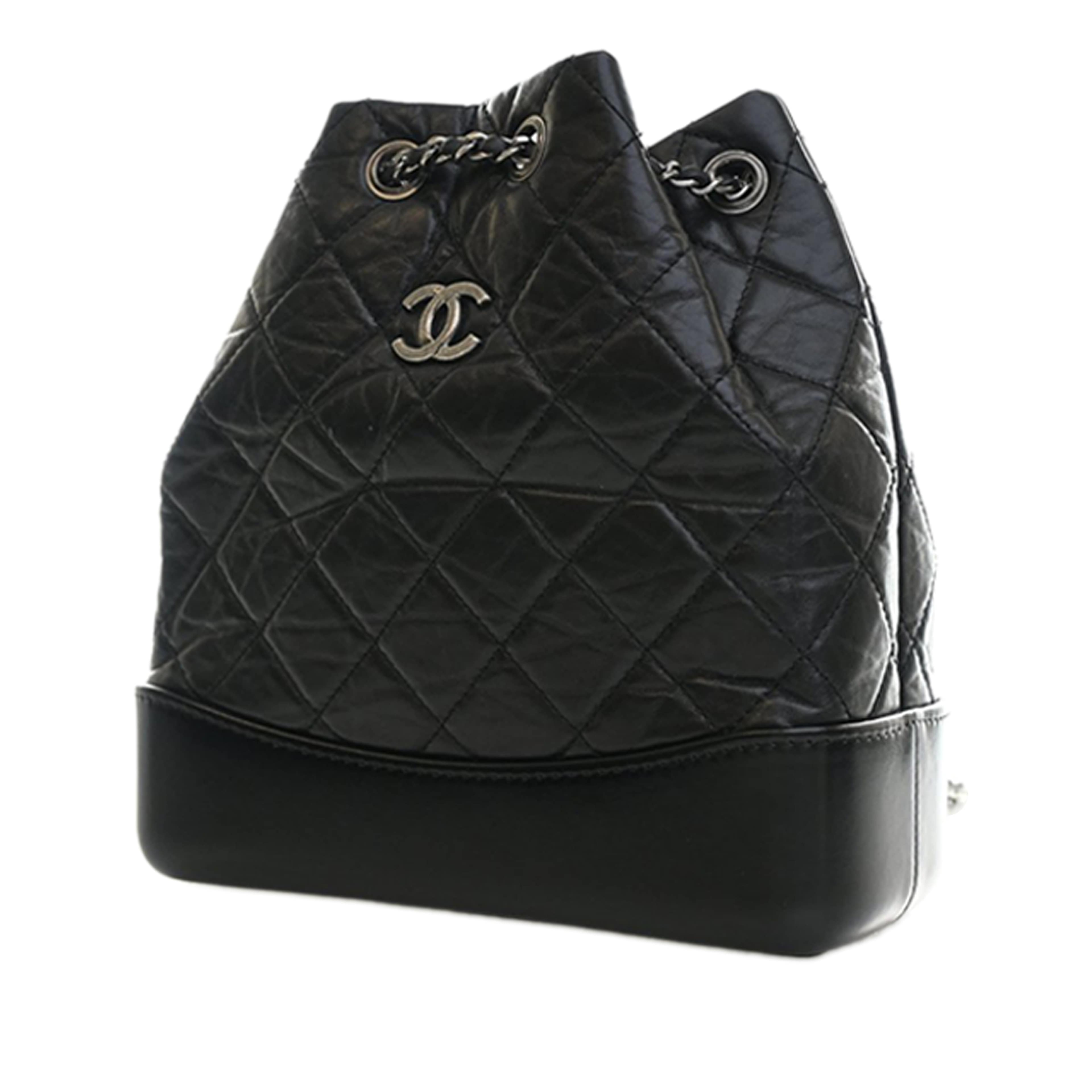 Chanel Small Quilted Aged Calfskin Gabrielle Backpack, från Luxclusif, i färgen black. Klicka för att öppna bilden i stort format