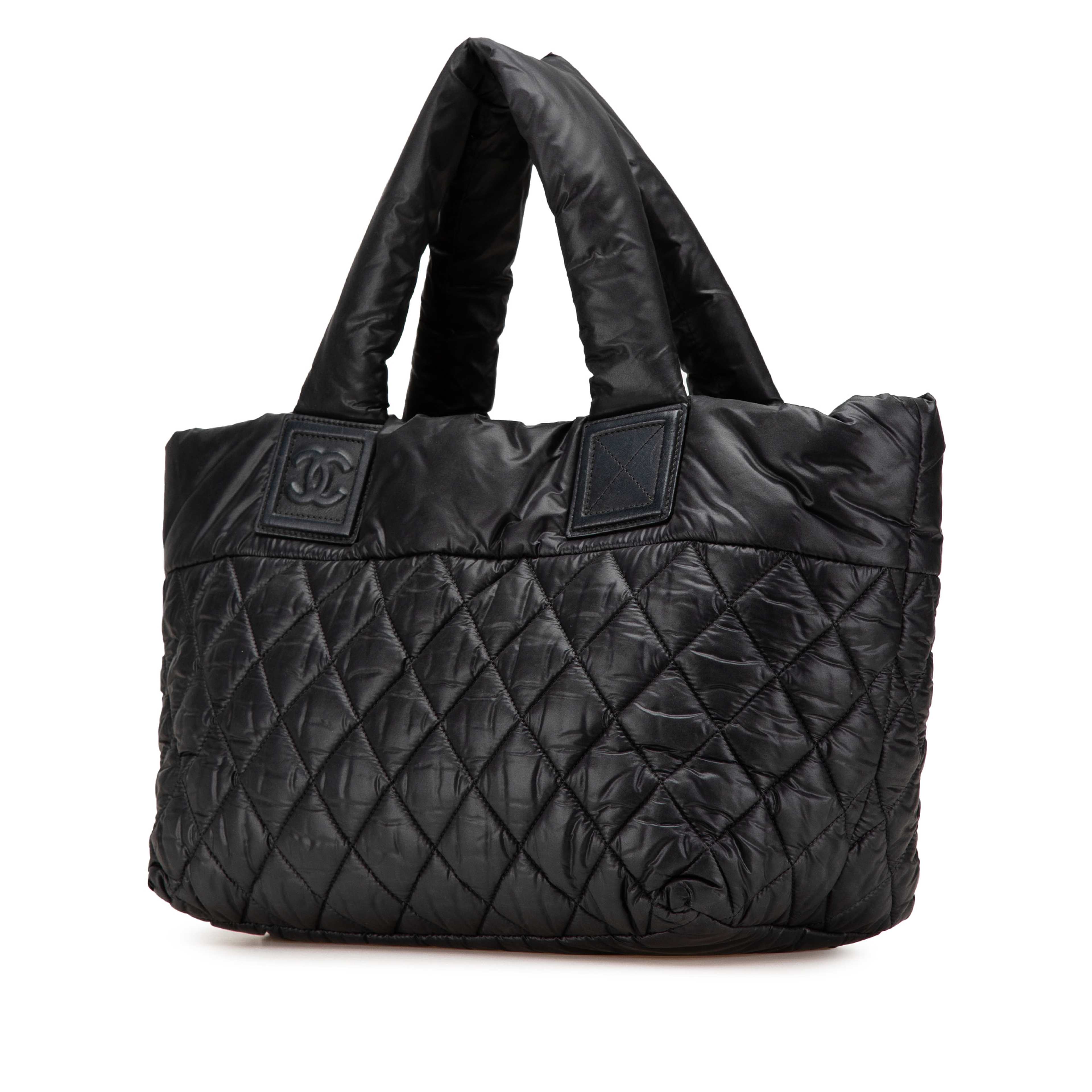 Chanel Small Quilted Nylon Coco Cocoon Tote, från Luxclusif, i färgen black.