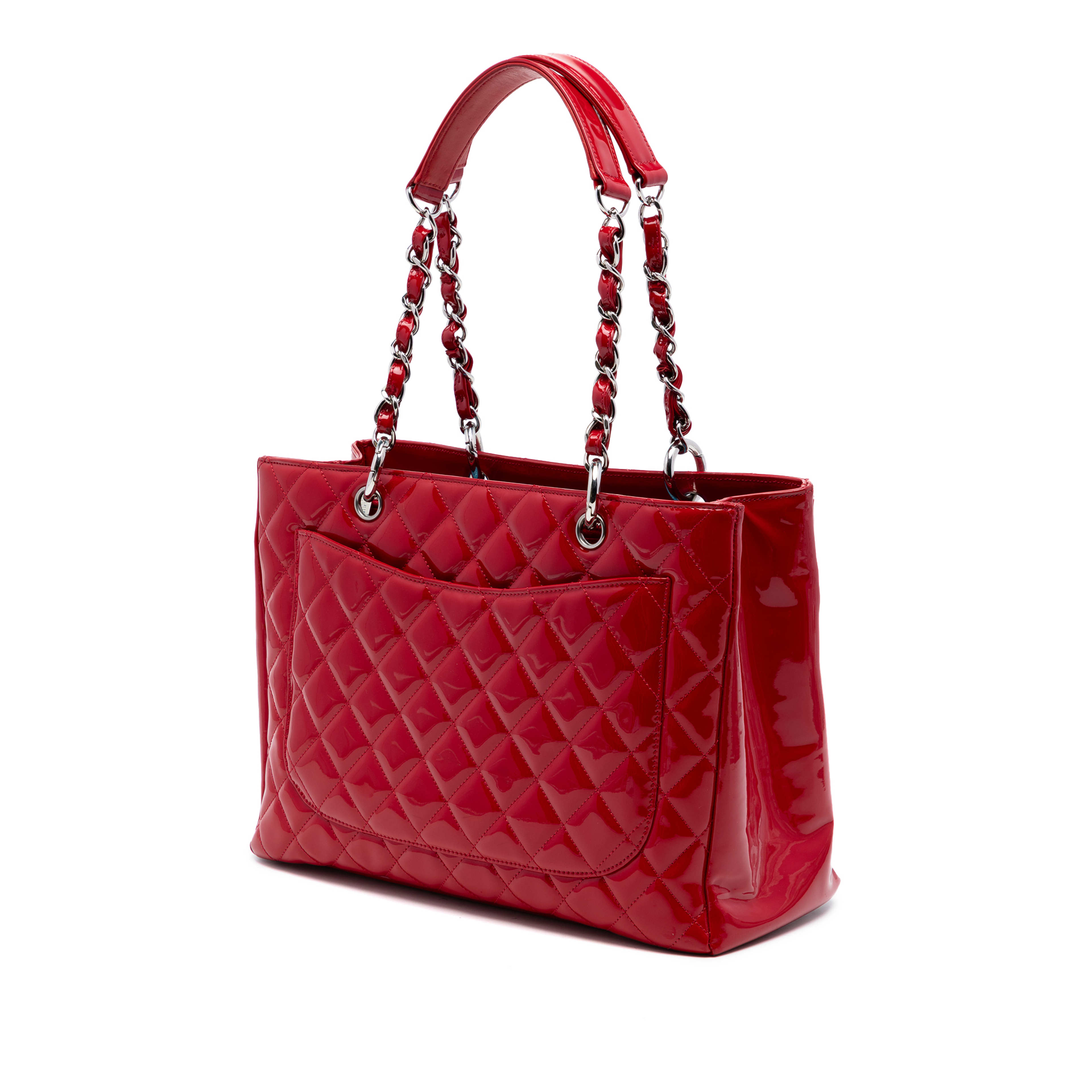 Chanel Patent Grand Shopping Tote, från Luxclusif, i färgen red. Klicka för att öppna bilden i stort format